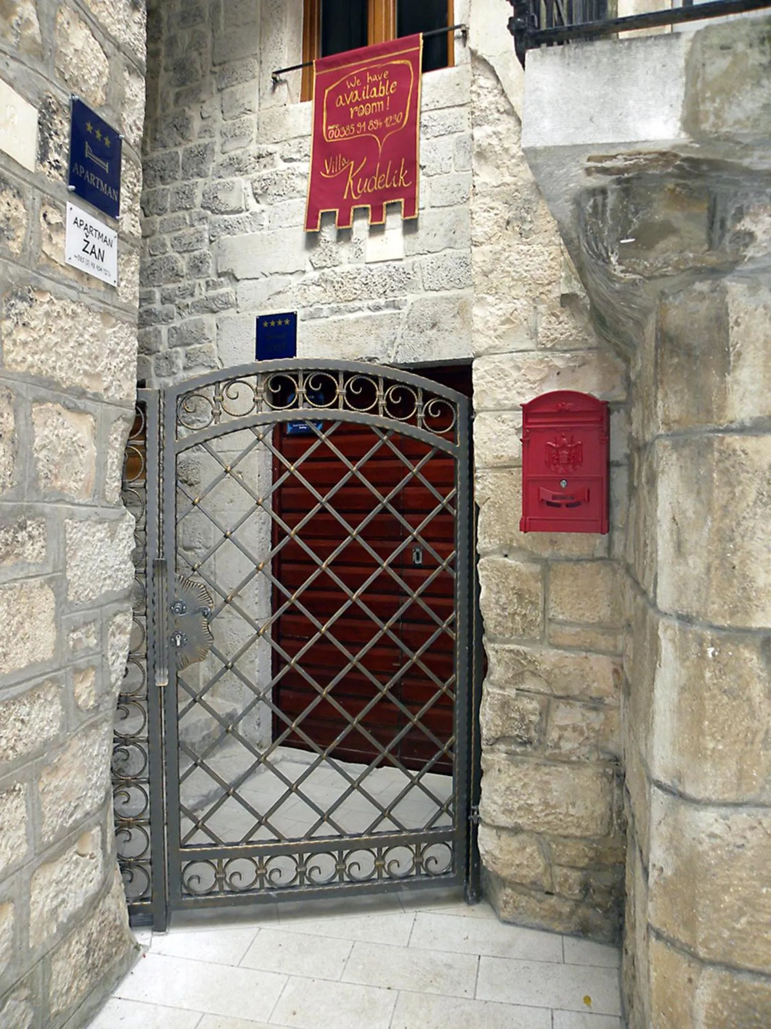 Facade/entrance in Villa Kudelik - Stone Story