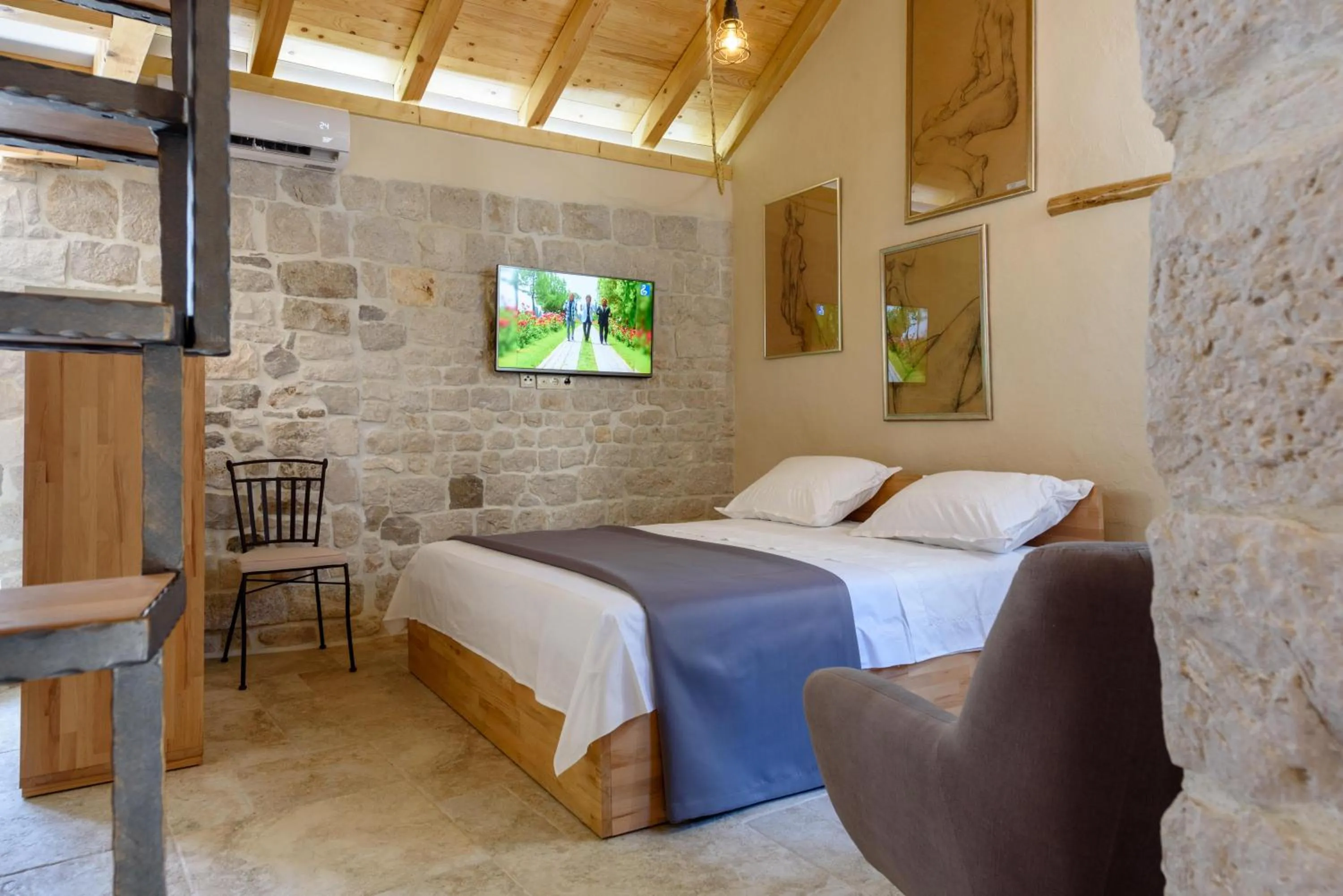 Bed in Villa Kudelik - Stone Story
