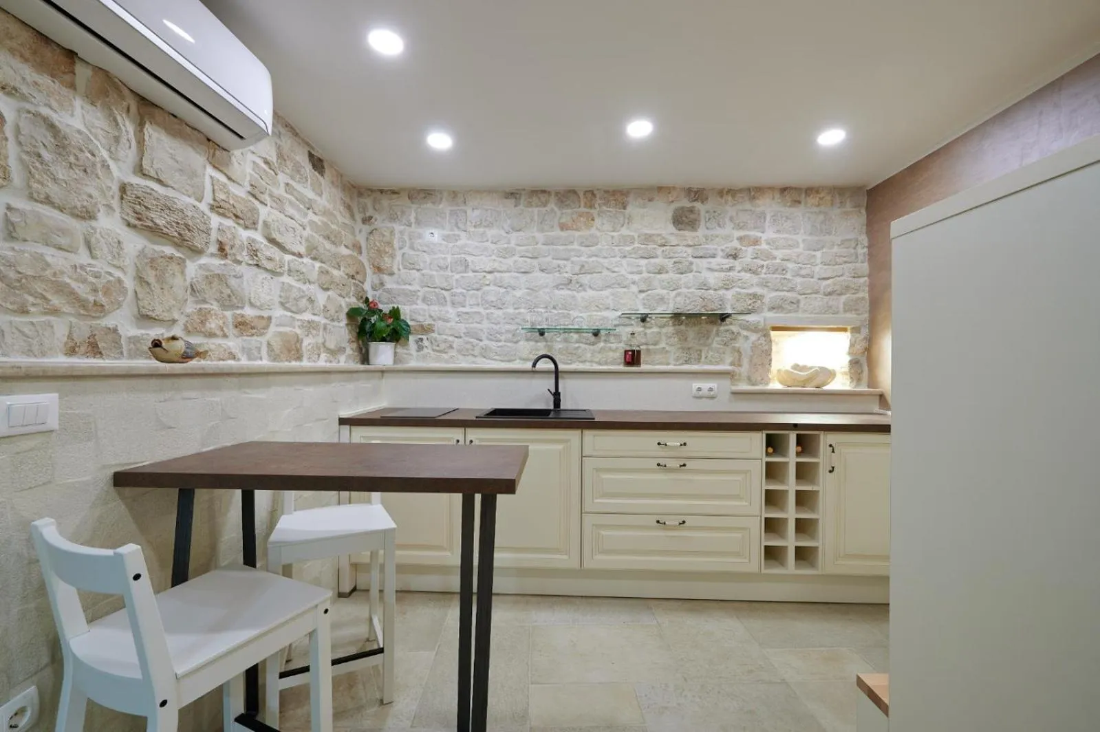 Kitchen or kitchenette in Villa Kudelik - Stone Story