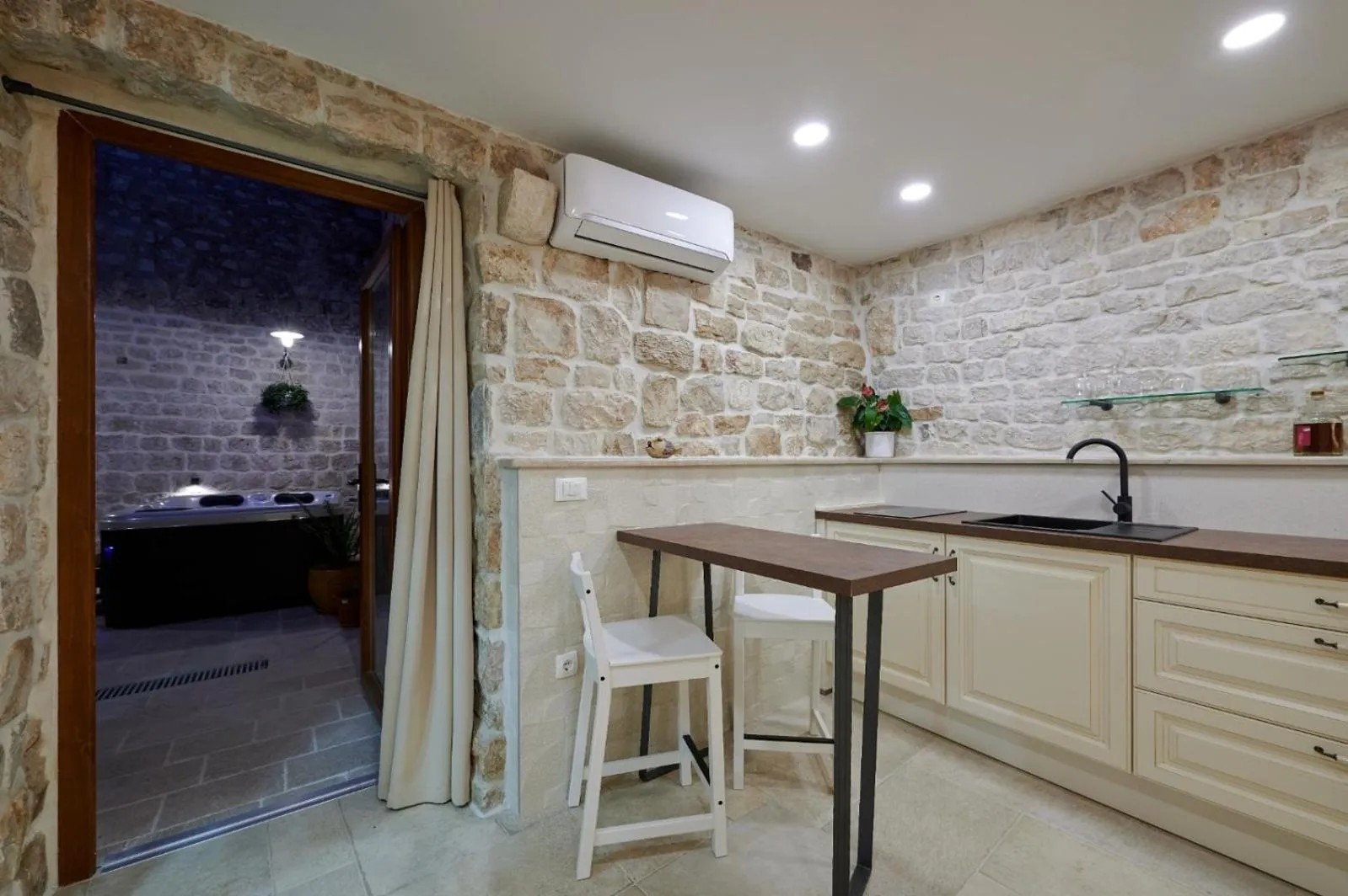 Kitchen or kitchenette in Villa Kudelik - Stone Story