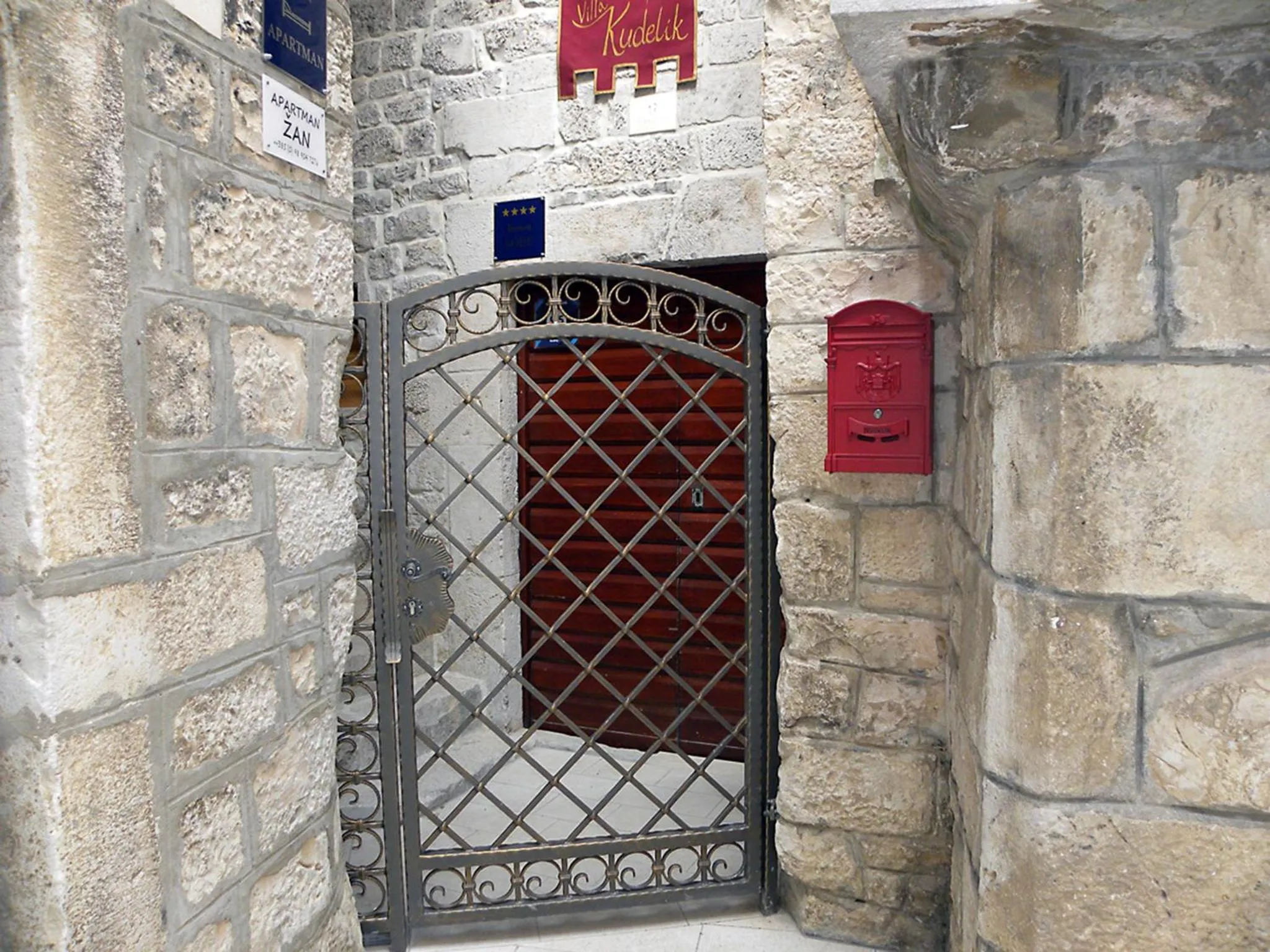 Facade/entrance in Villa Kudelik - Stone Story