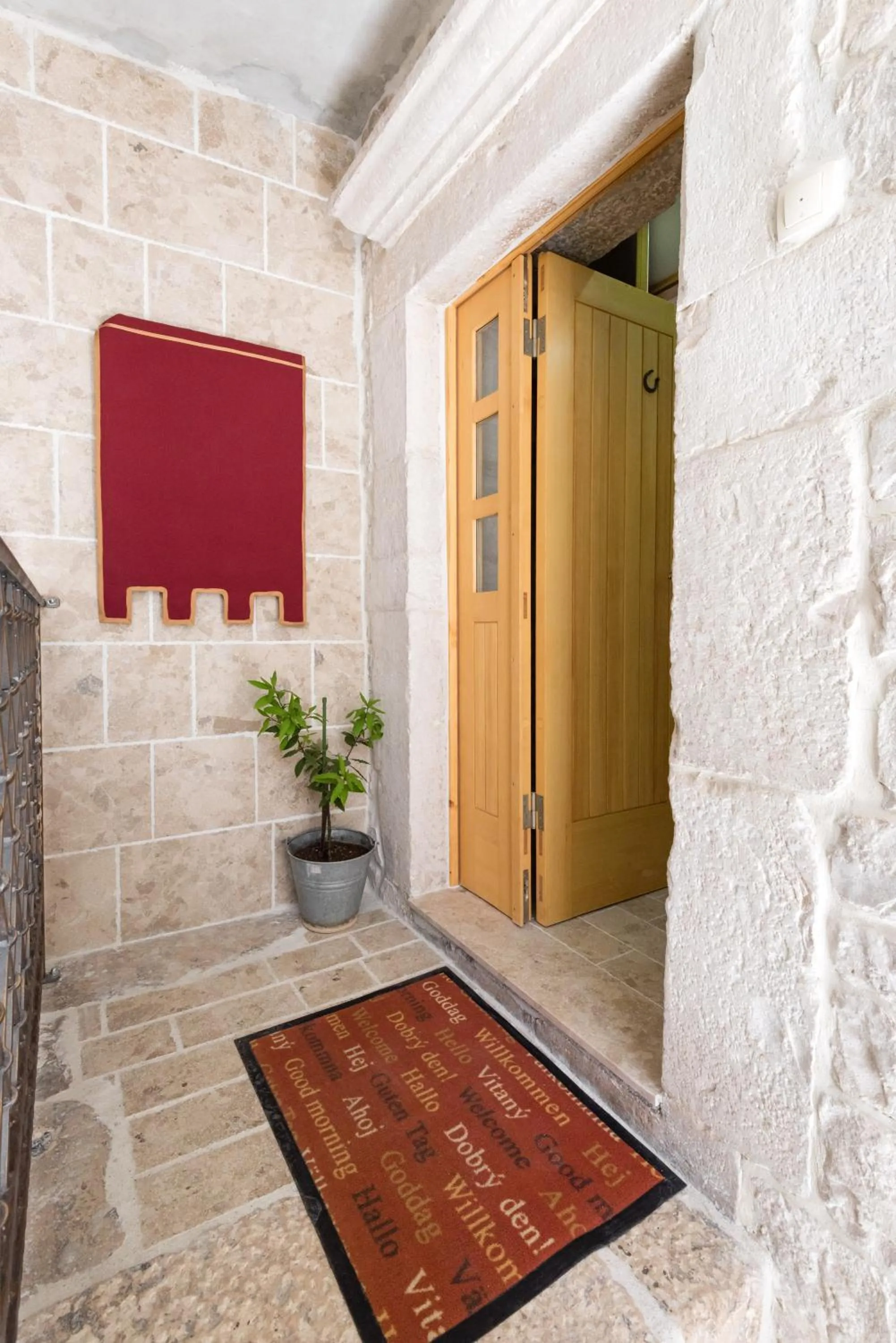 Facade/entrance in Villa Kudelik - Stone Story