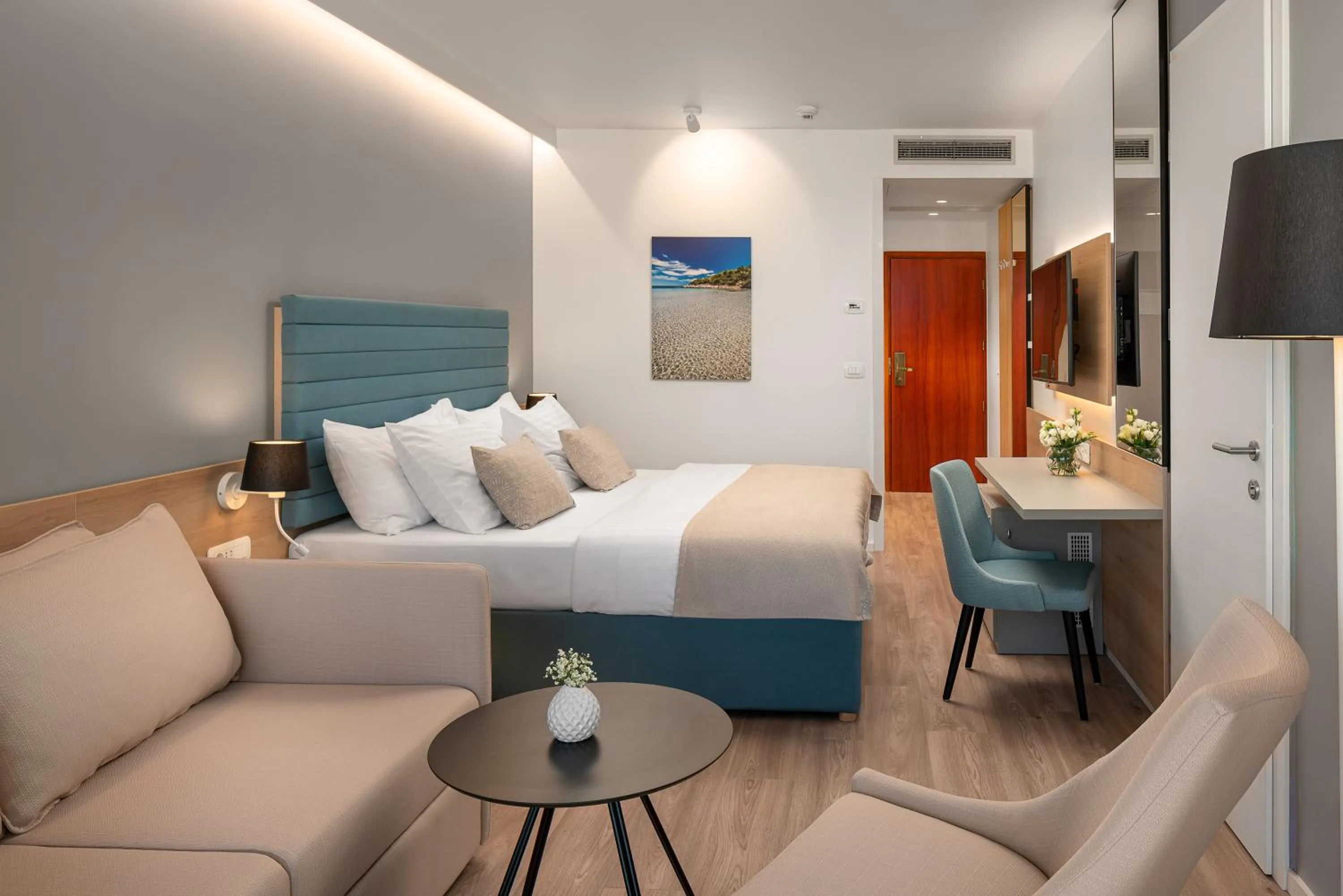 Photo of the whole room, Bed in Valamar Meteor Hotel