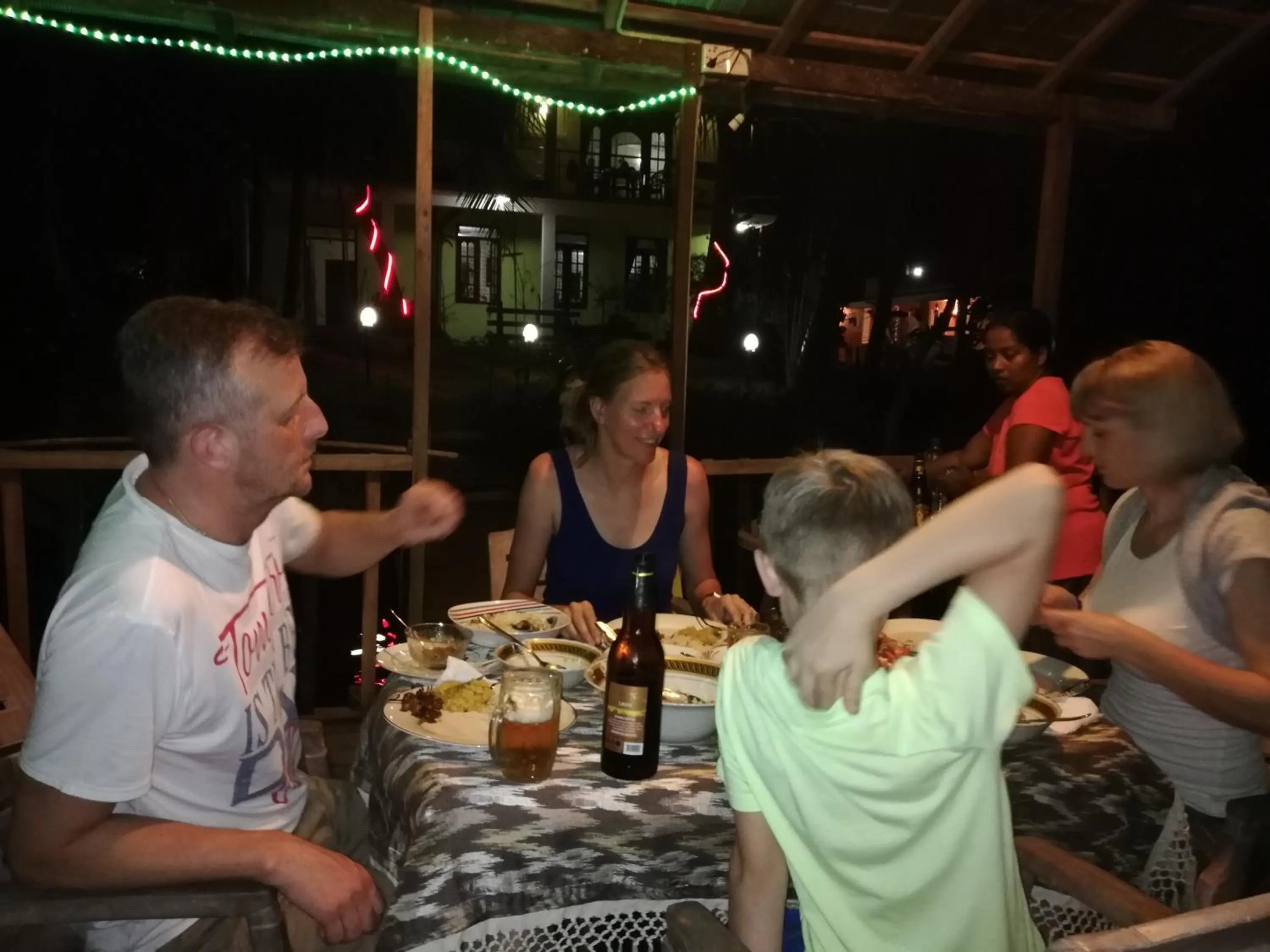 Restaurant/places to eat in Mahi Villa