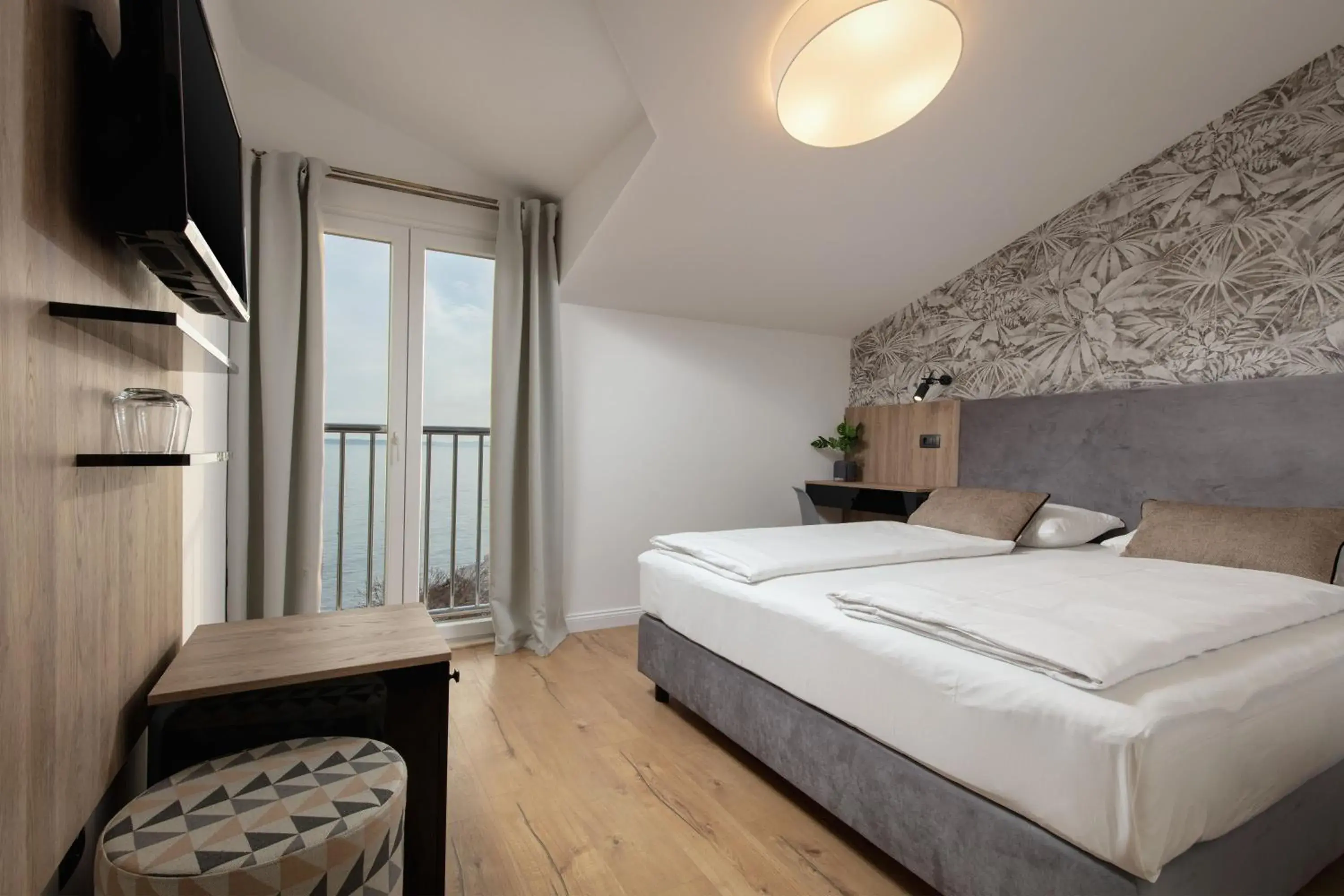Queen Room with Sea View in Pansion Amigos Queen Room with Sea View in Pansion Amigos