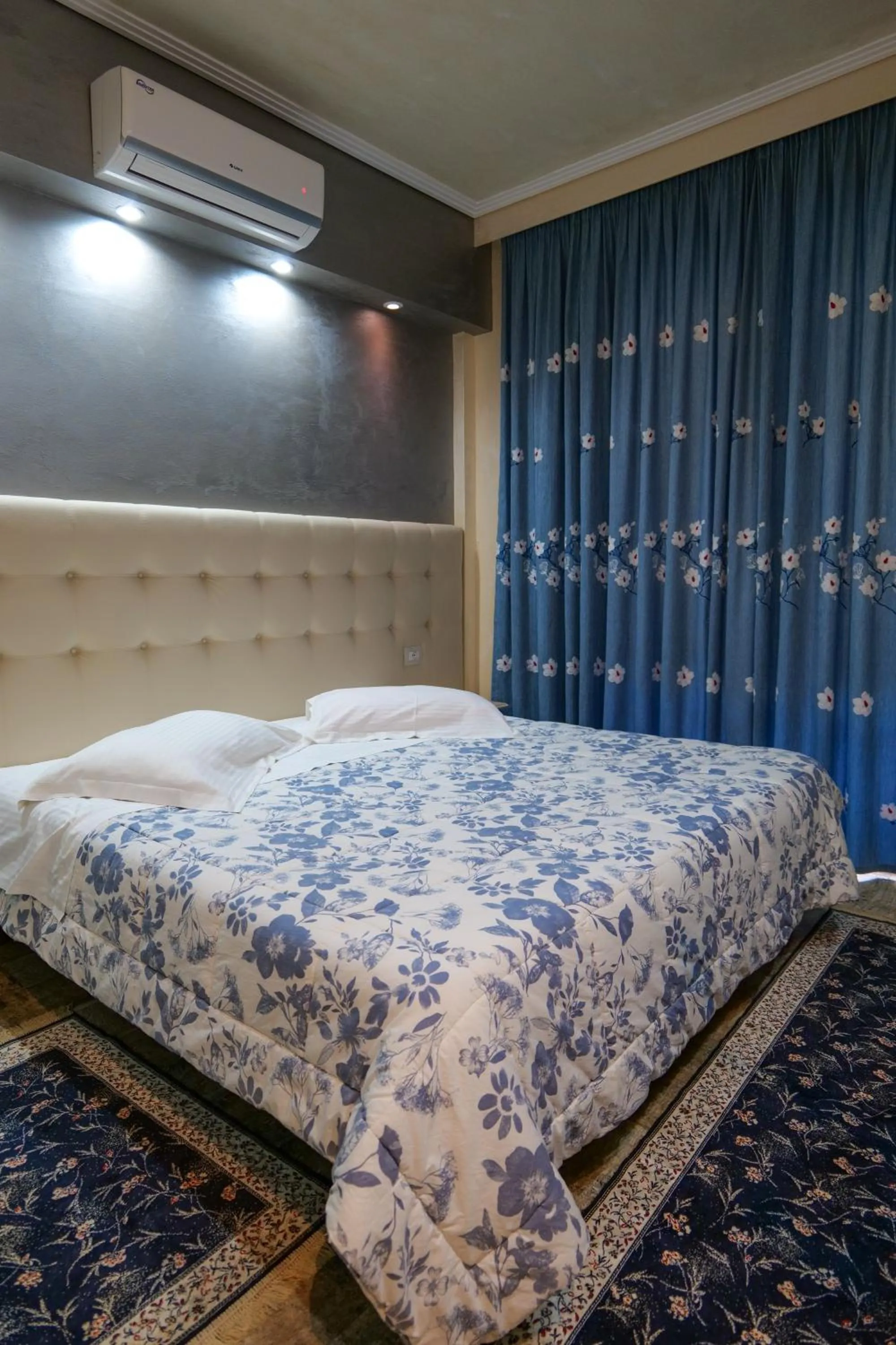 Photo of the whole room in Hotel Lindi