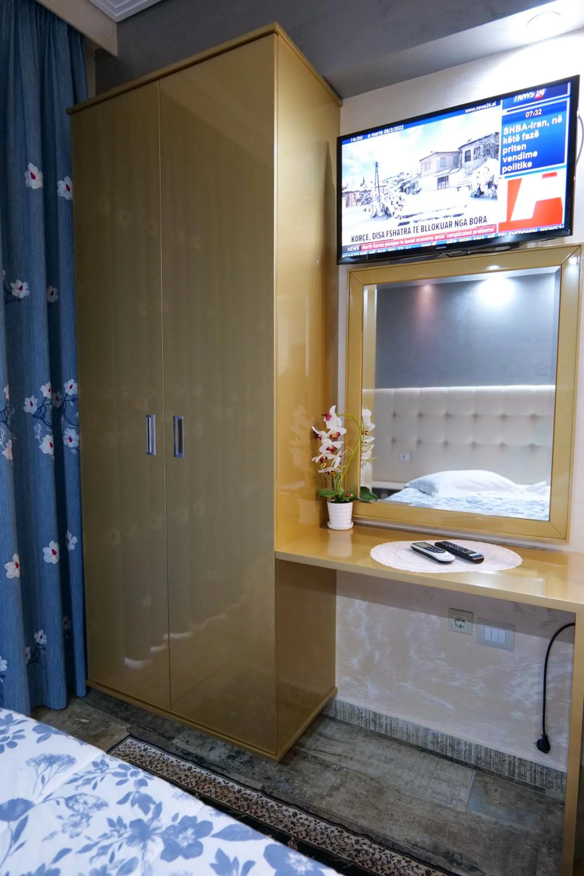 Communal lounge/ TV room in Hotel Lindi