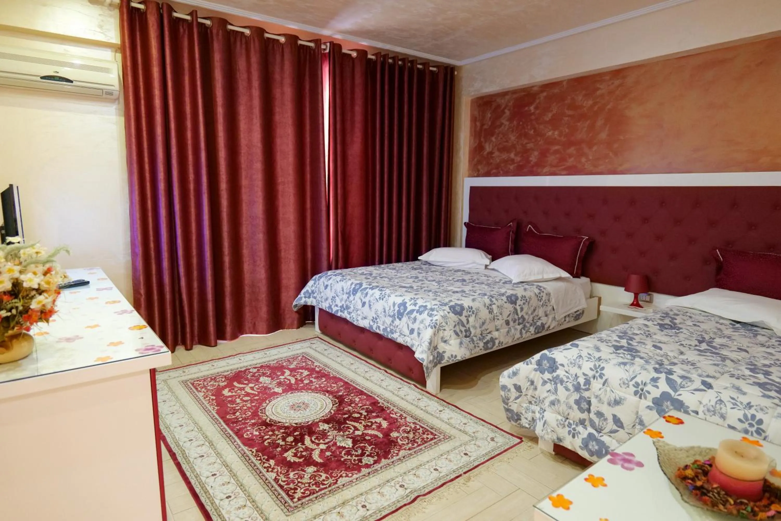 Photo of the whole room in Hotel Lindi