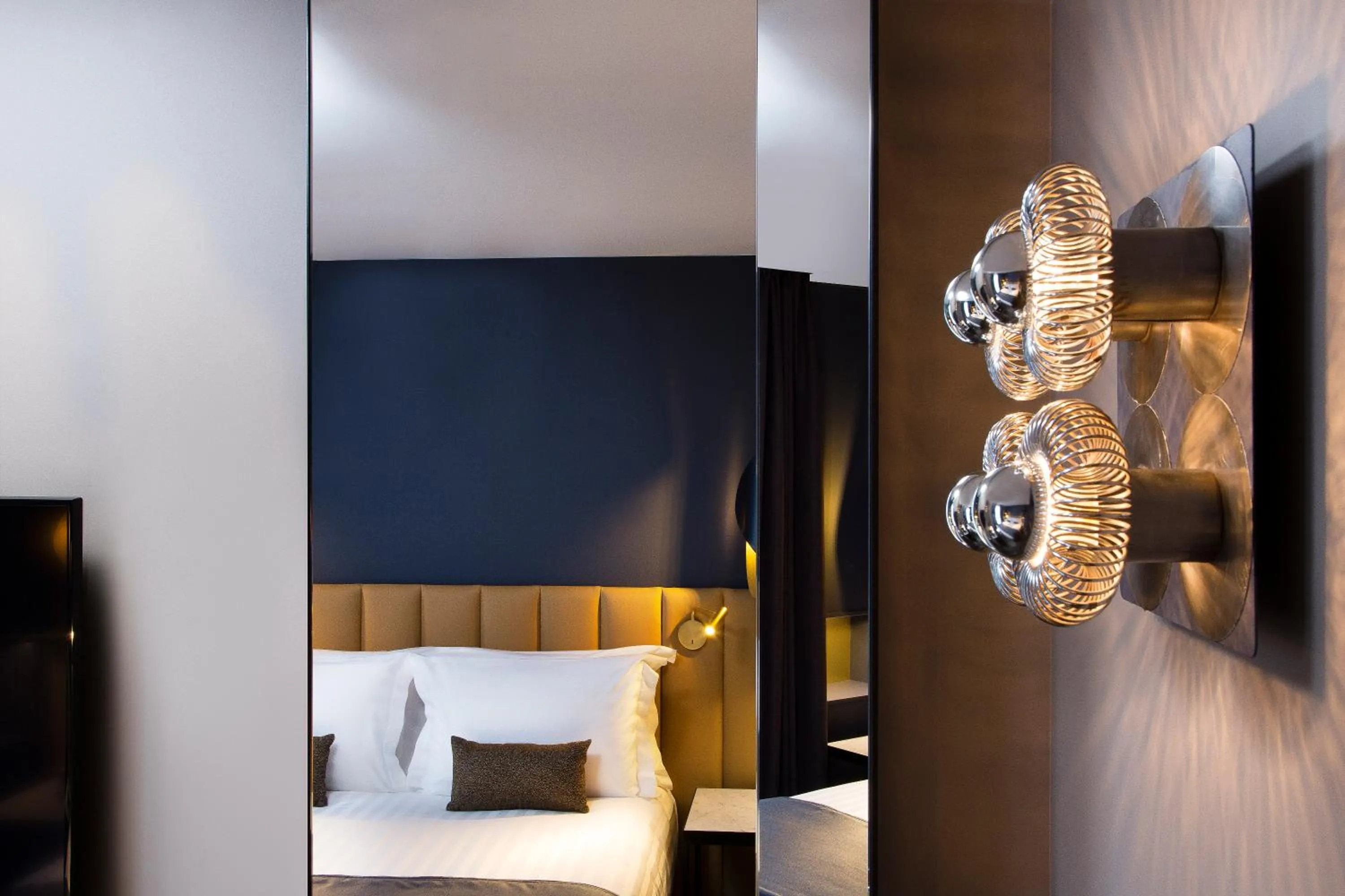 Decorative detail, Bed in Hotel Le 10 BIS