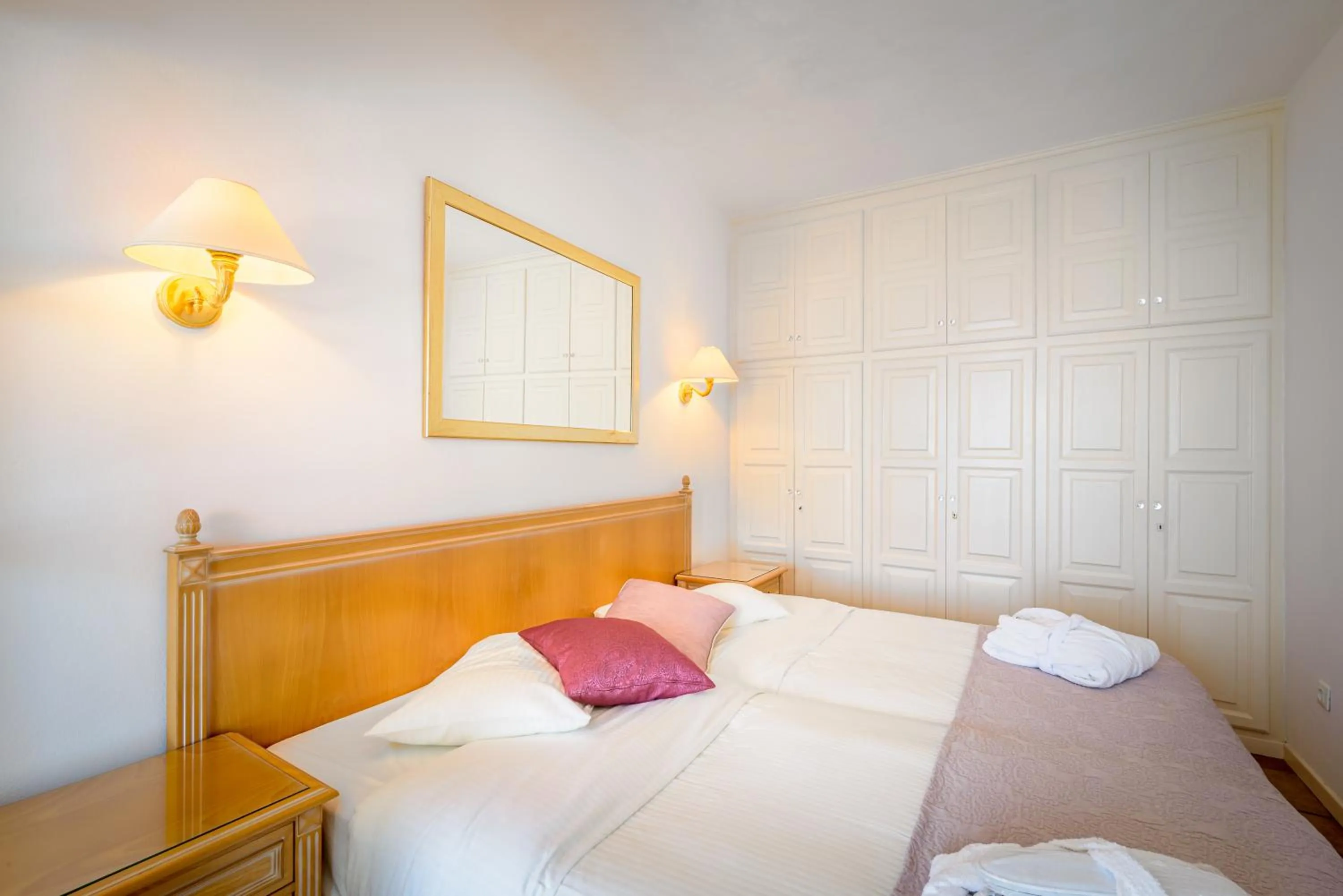 Bedroom, Bed in Golden Grey Goose