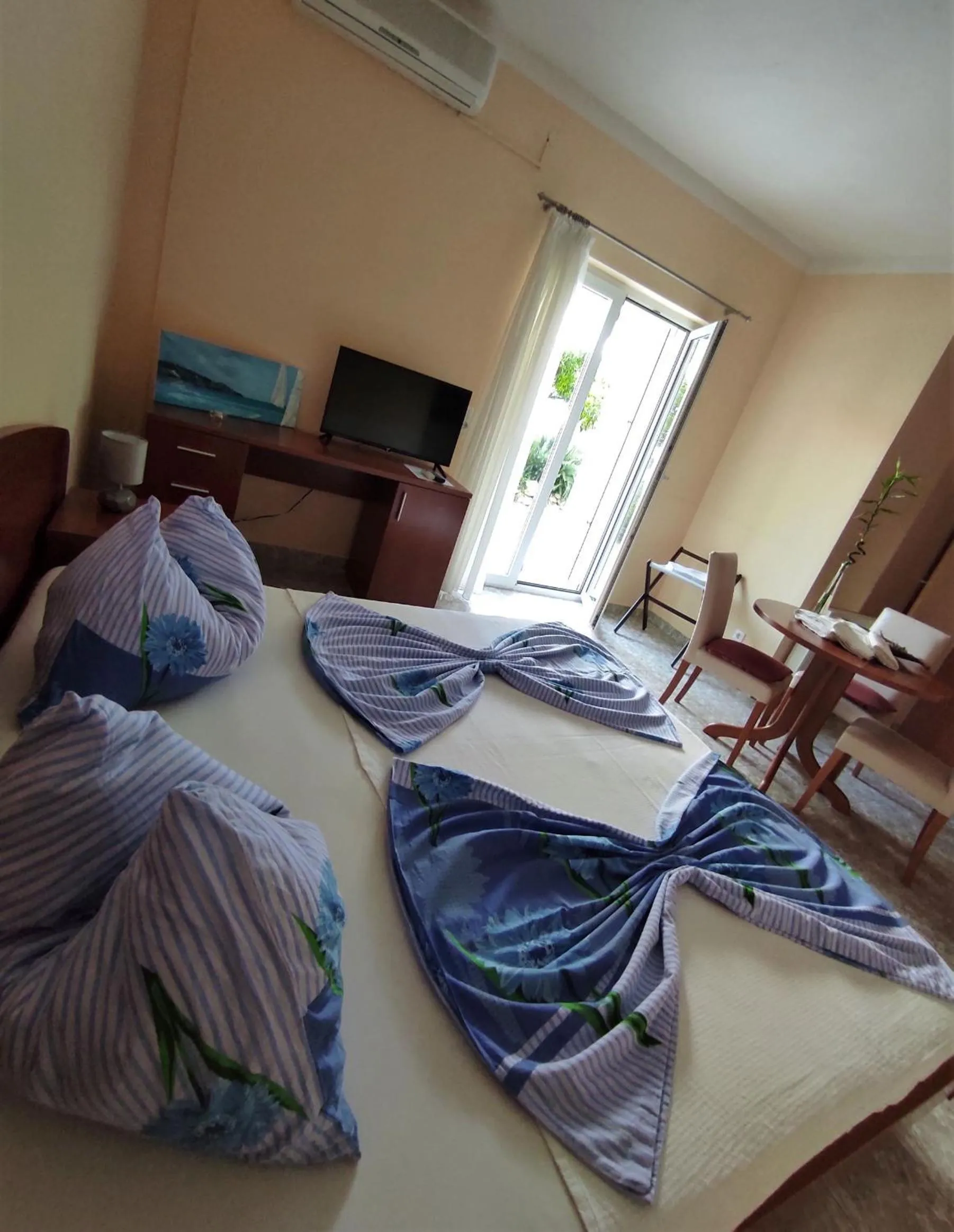 Bed in Apartments Barisic Hrvatskih Žrtava 404 Seget Vranjica