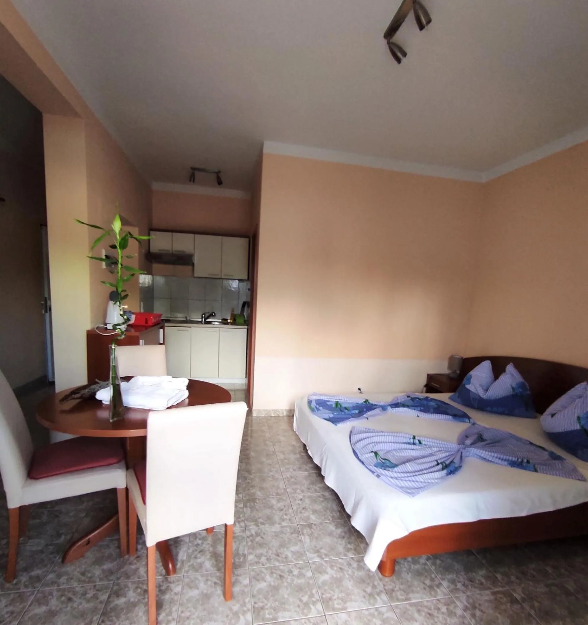 Bed in Apartments Barisic Hrvatskih Žrtava 404 Seget Vranjica