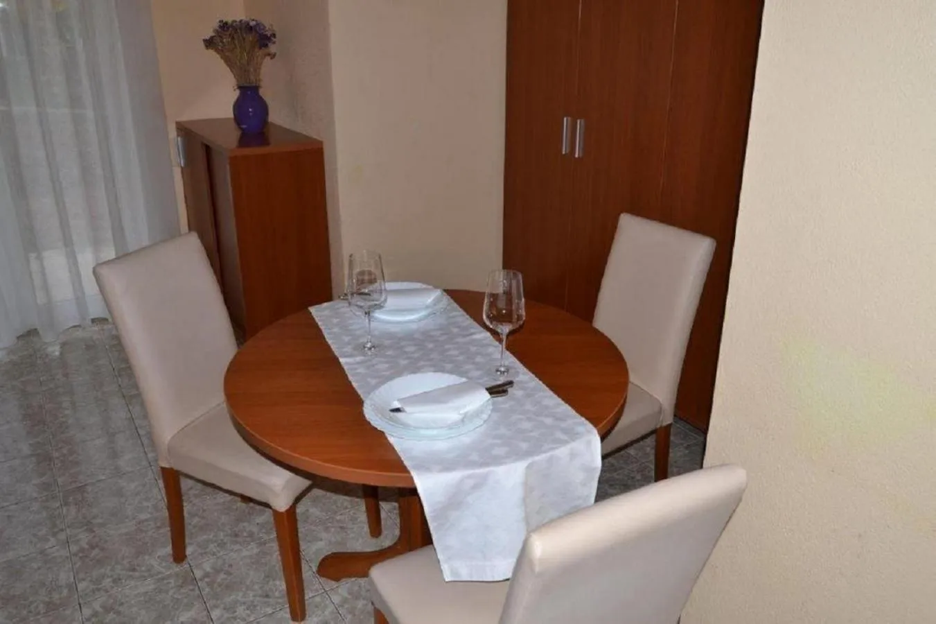 Dining area in Apartments Barisic Hrvatskih Žrtava 404 Seget Vranjica
