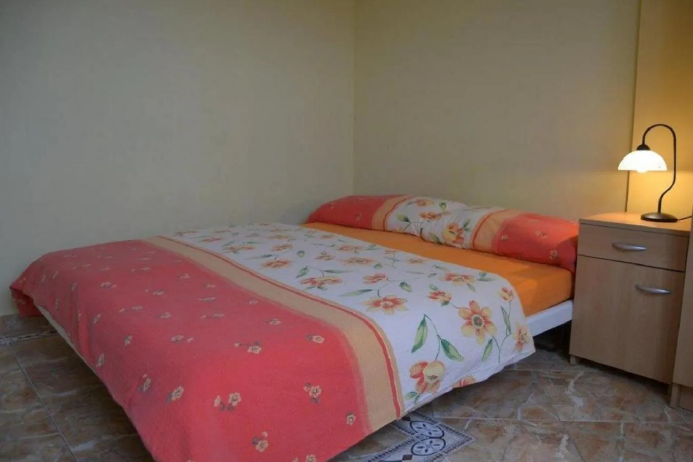 Bed in Apartments Barisic Hrvatskih Žrtava 404 Seget Vranjica