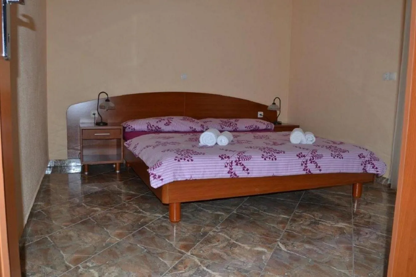 Bed in Apartments Barisic Hrvatskih Žrtava 404 Seget Vranjica