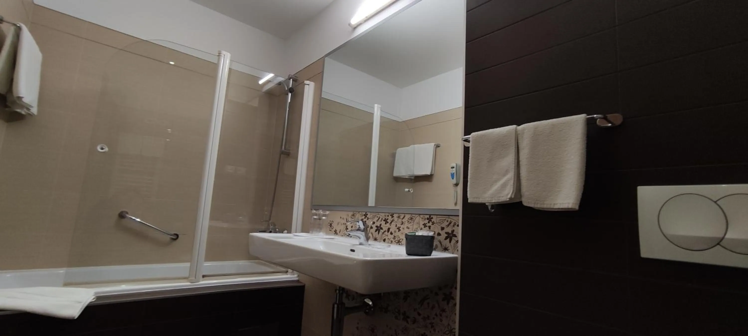 Bathroom in Hotel Lipa