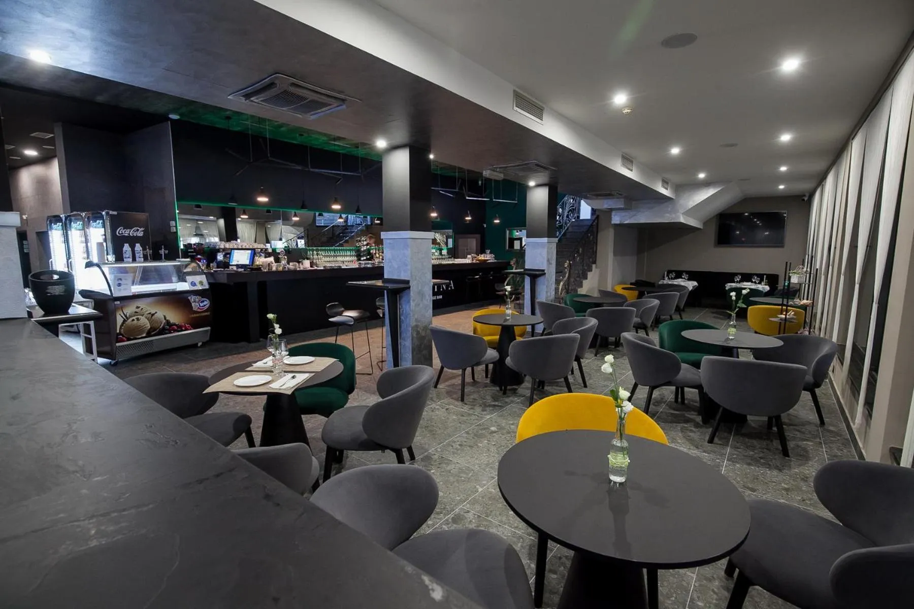 Restaurant/places to eat in Boutique Hotel Bura 45N