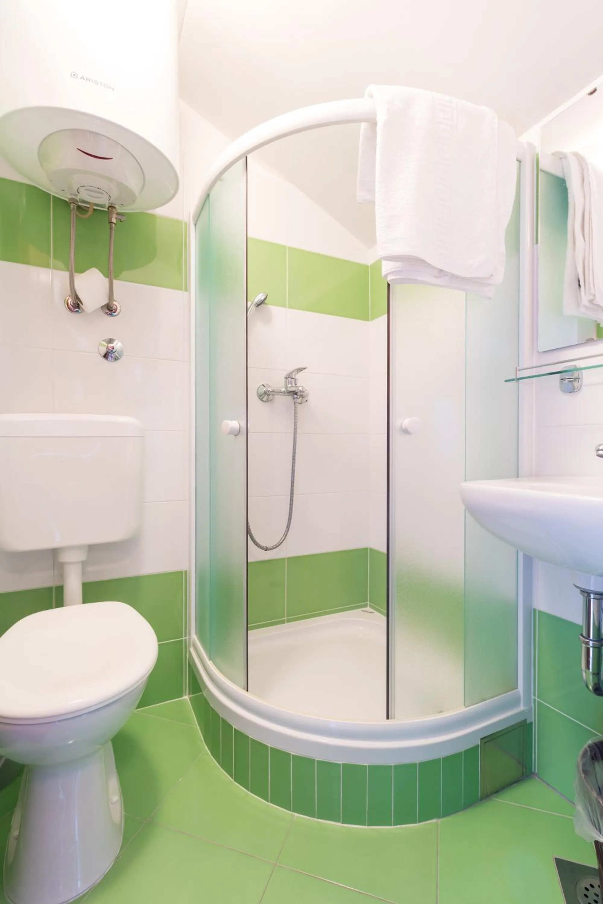 Bathroom in Pansion Lovac