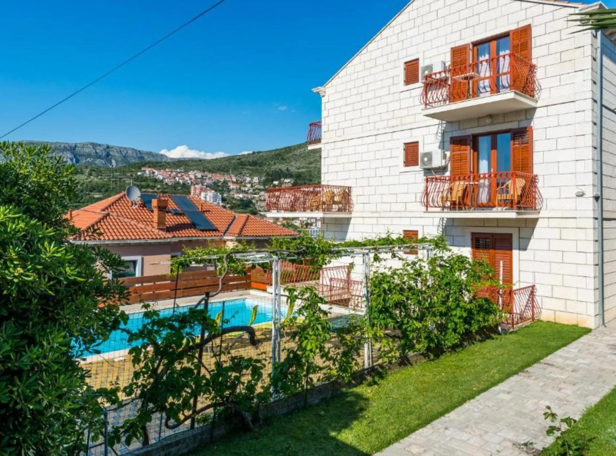 Property building in Villa Valjalo