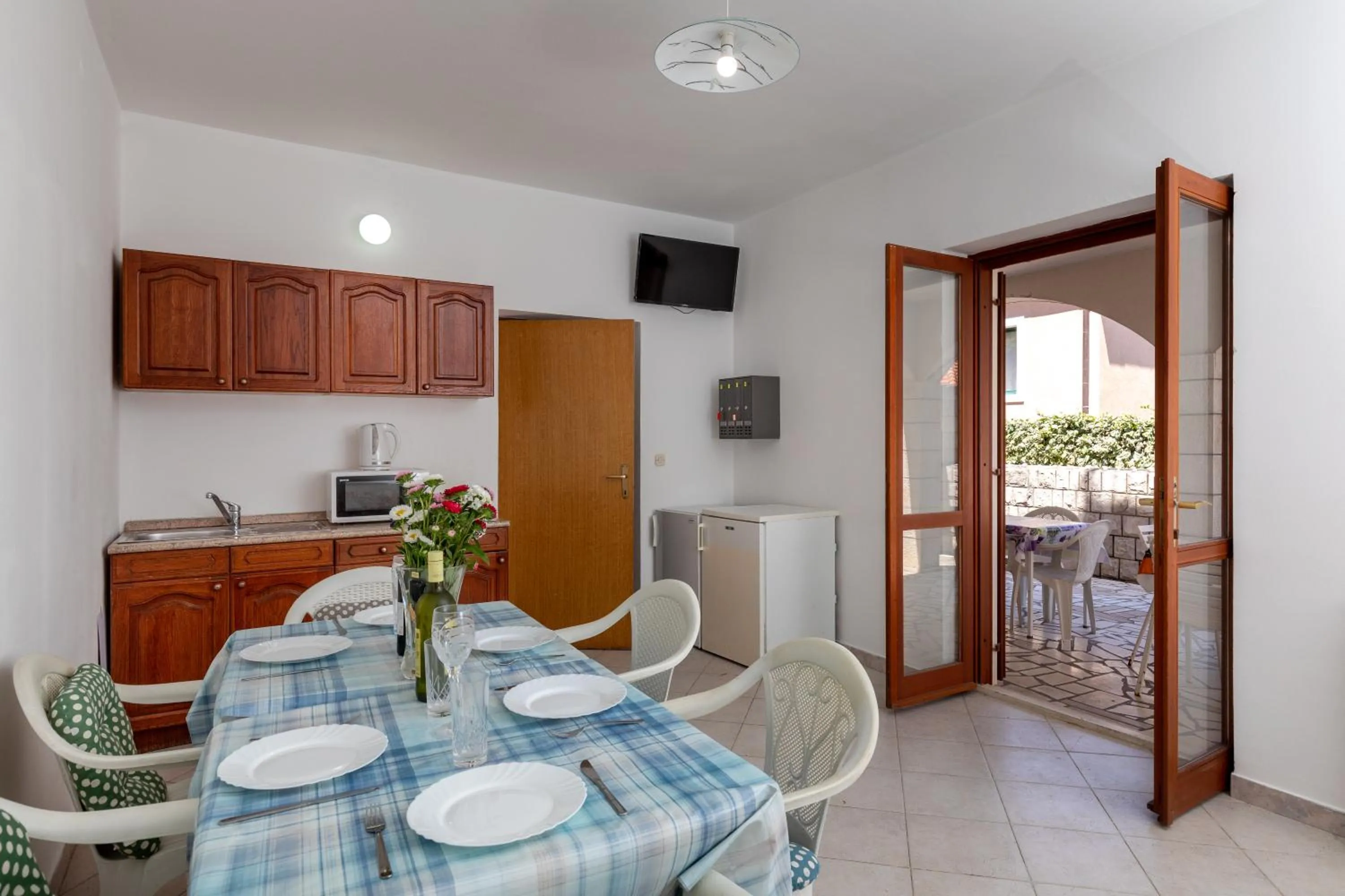 Food and drinks in Villa Valjalo