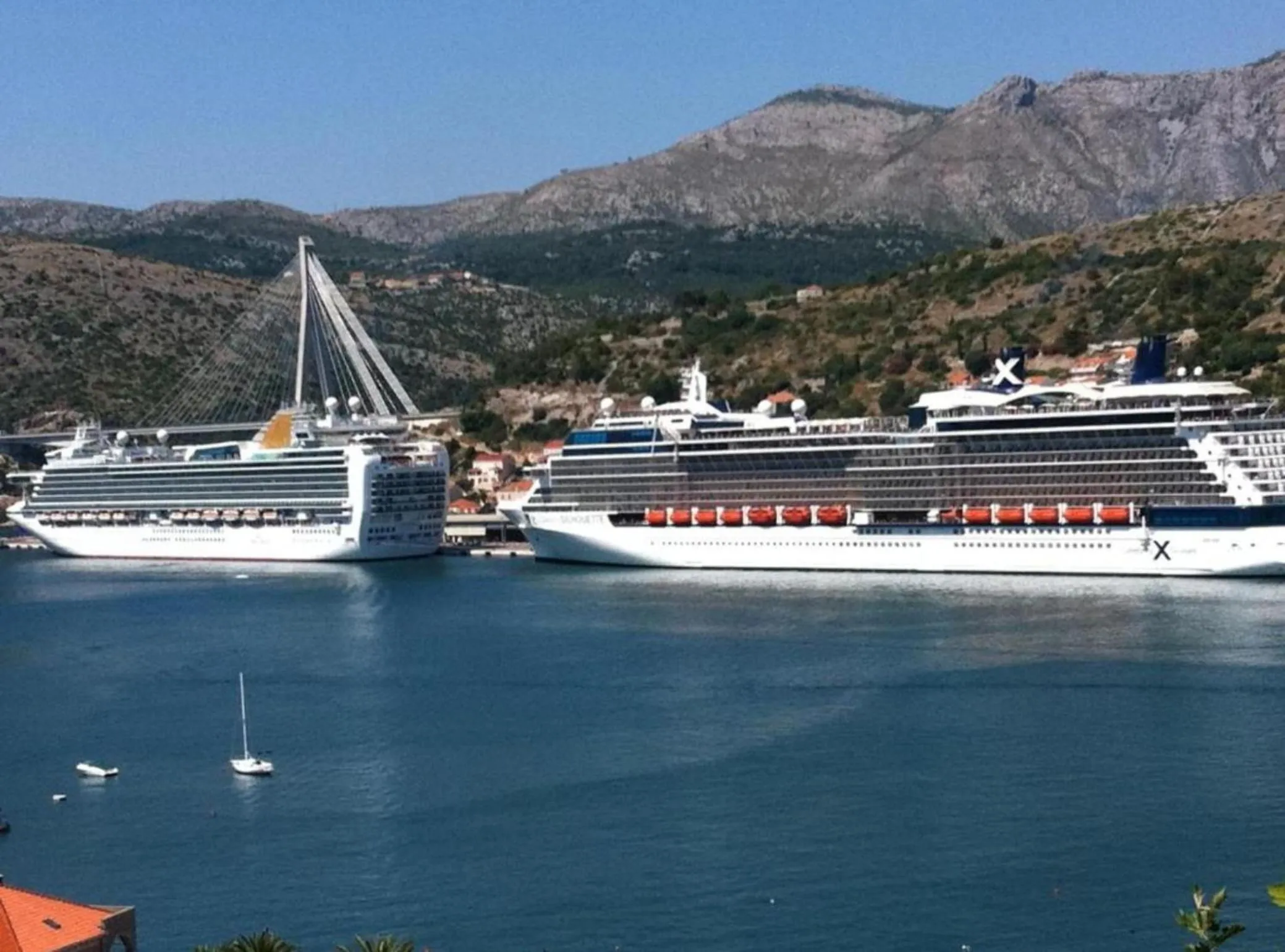 Property building in Villa Valjalo