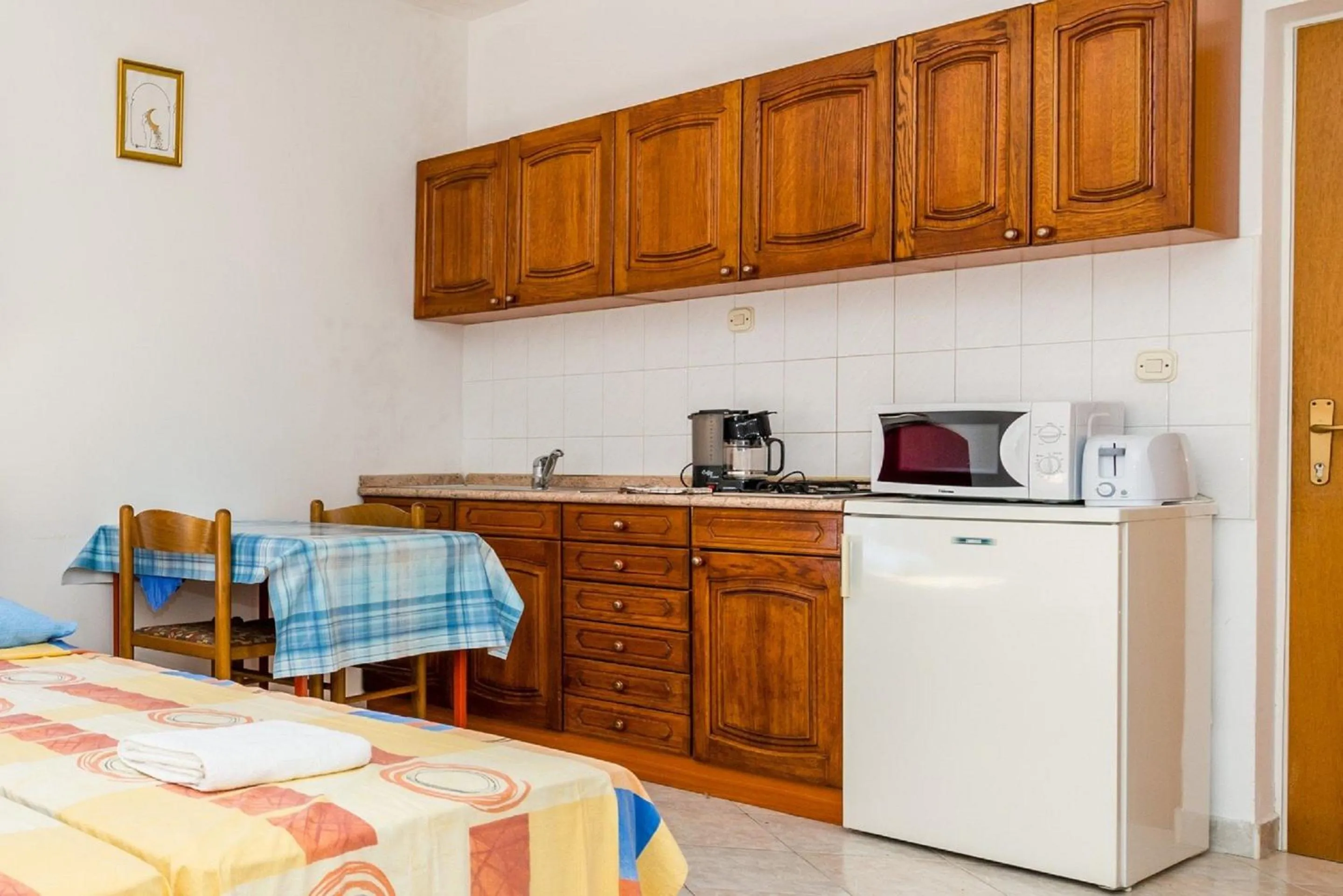 Kitchen or kitchenette, Bed in Villa Valjalo
