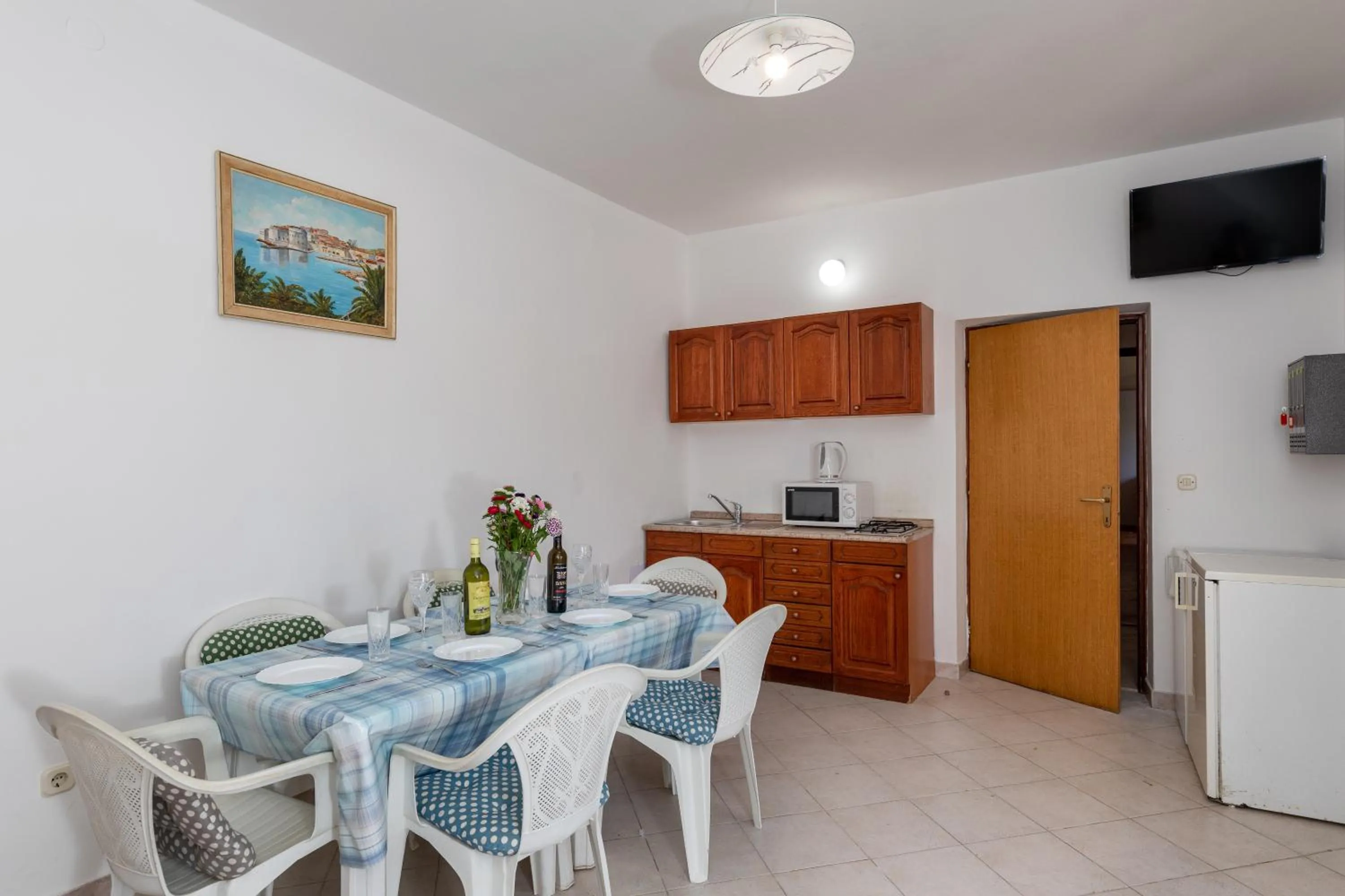 Communal kitchen in Villa Valjalo