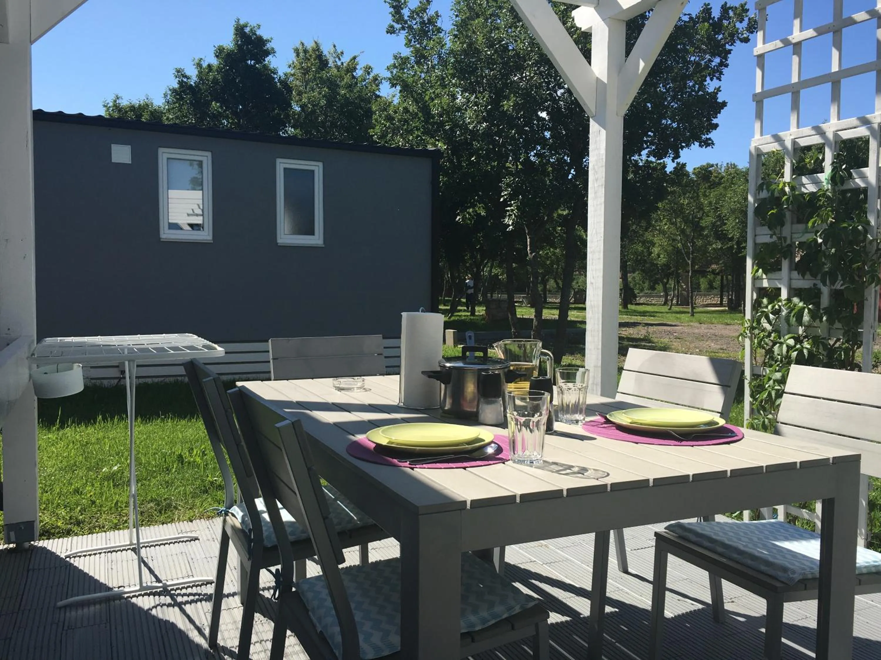 Patio in Micanovi Dvori Mobile Home Village Zrmanja