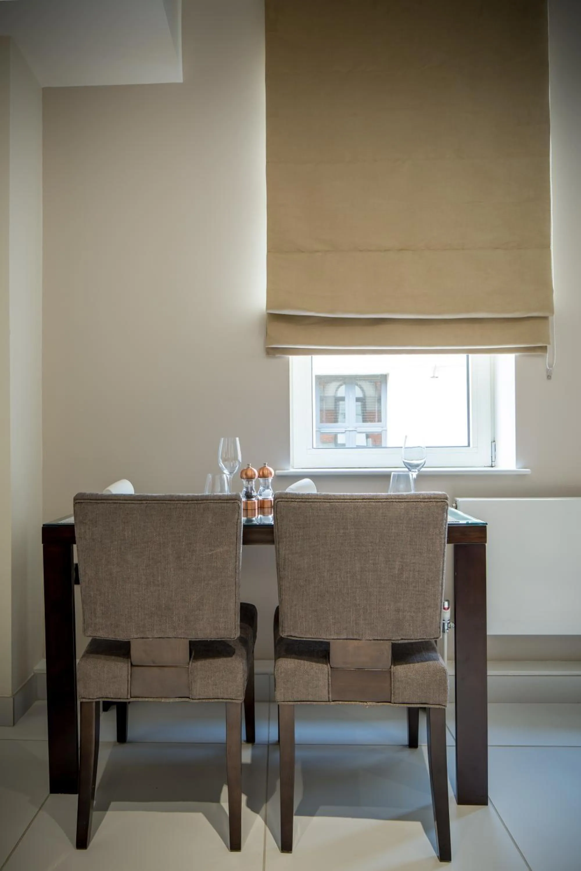 Dining area in Mansio Suites The Headrow