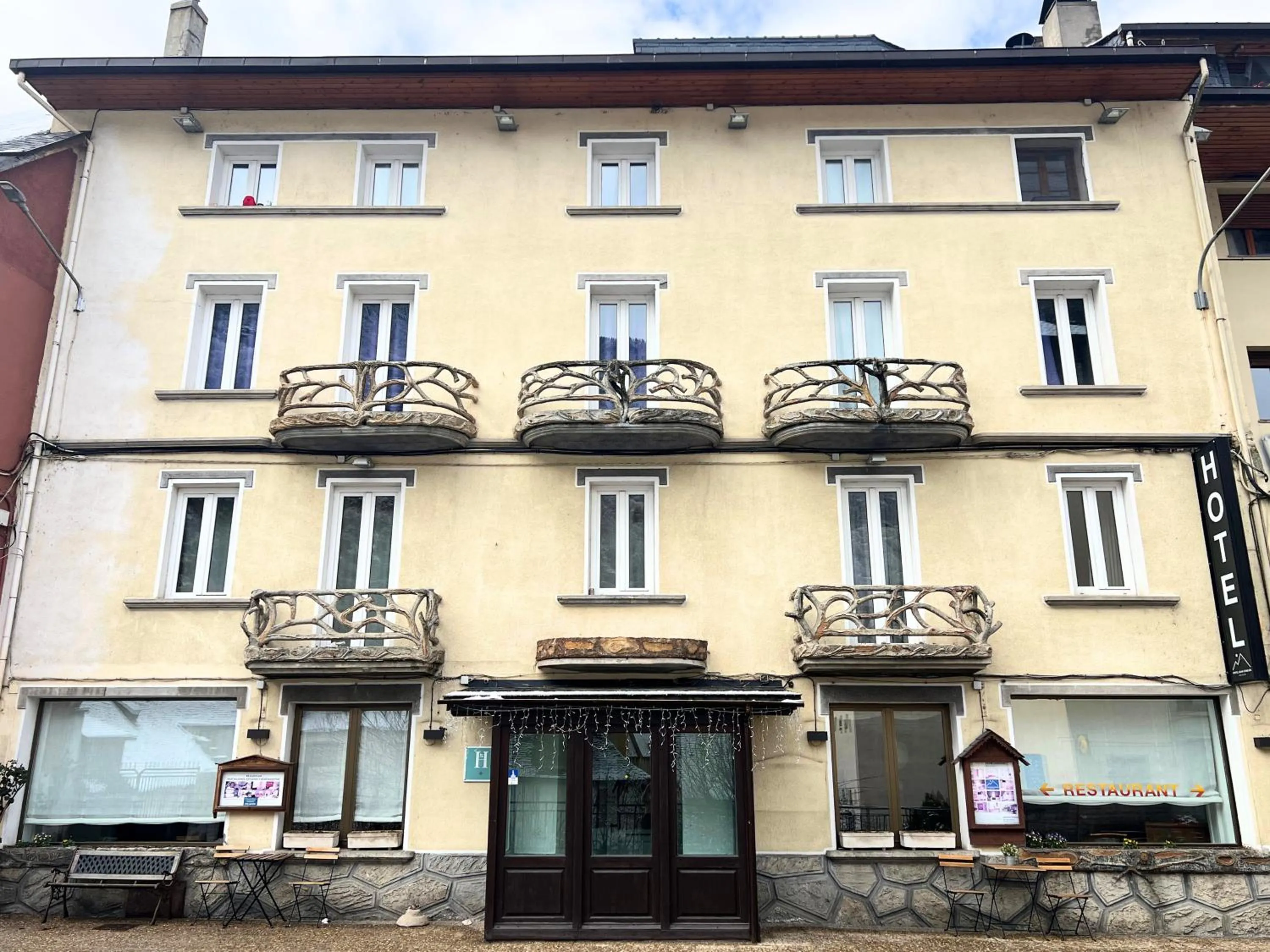 Facade/entrance in Hotel Juan Canejan