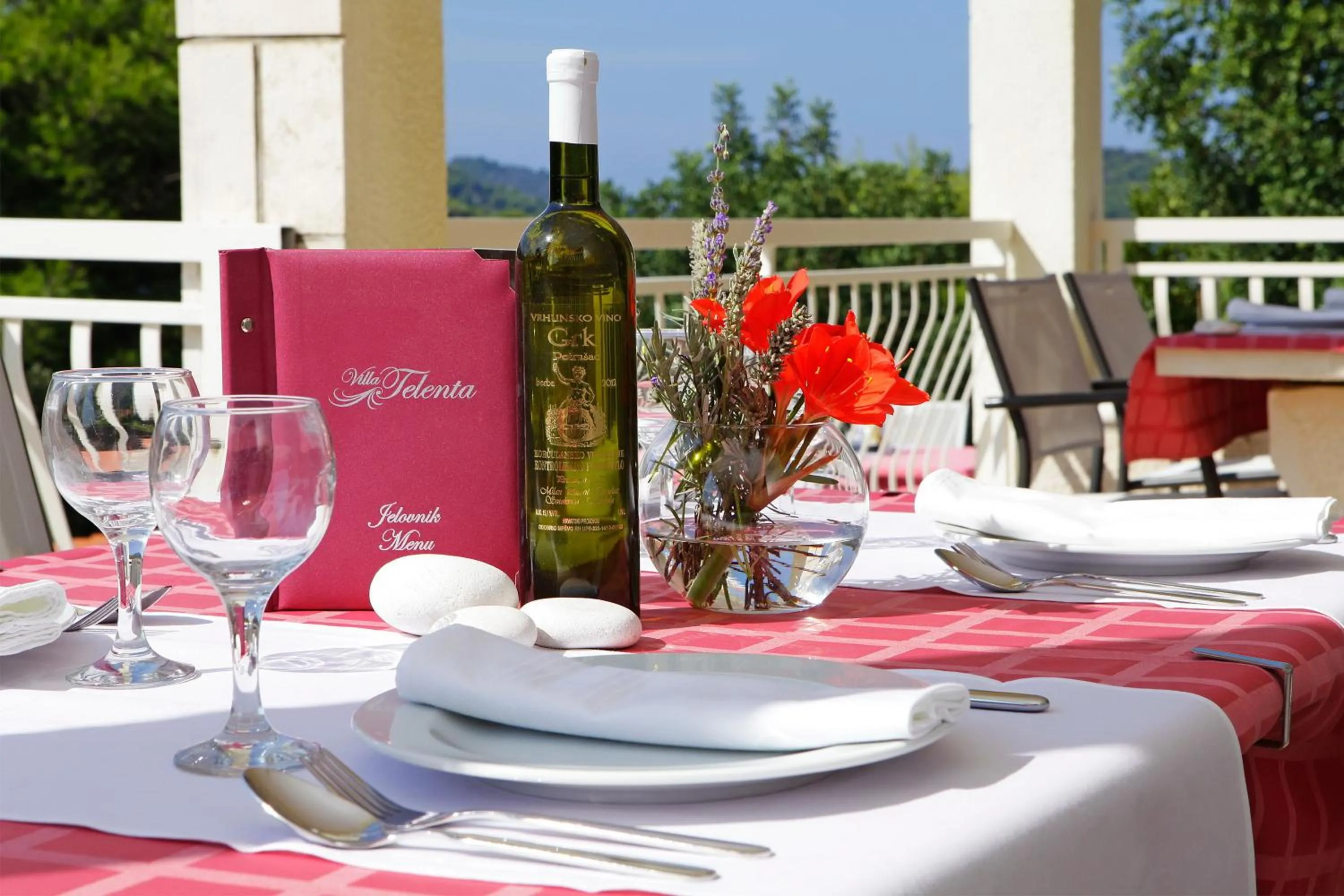 Restaurant/places to eat in Boutique Hotel Villa Telenta