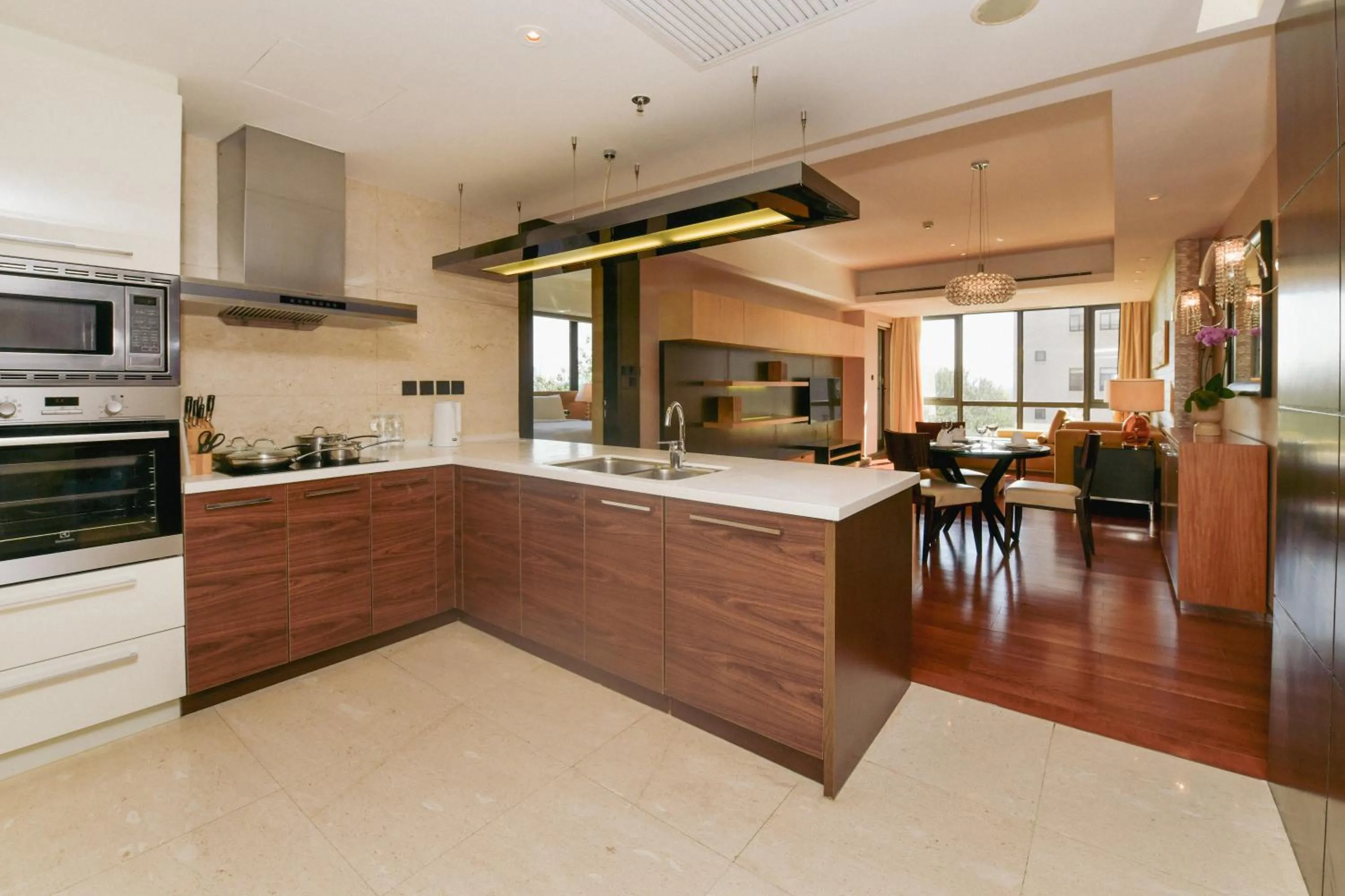 Coffee/tea facilities in The Sandalwood Beijing Marriott Executive Apartments