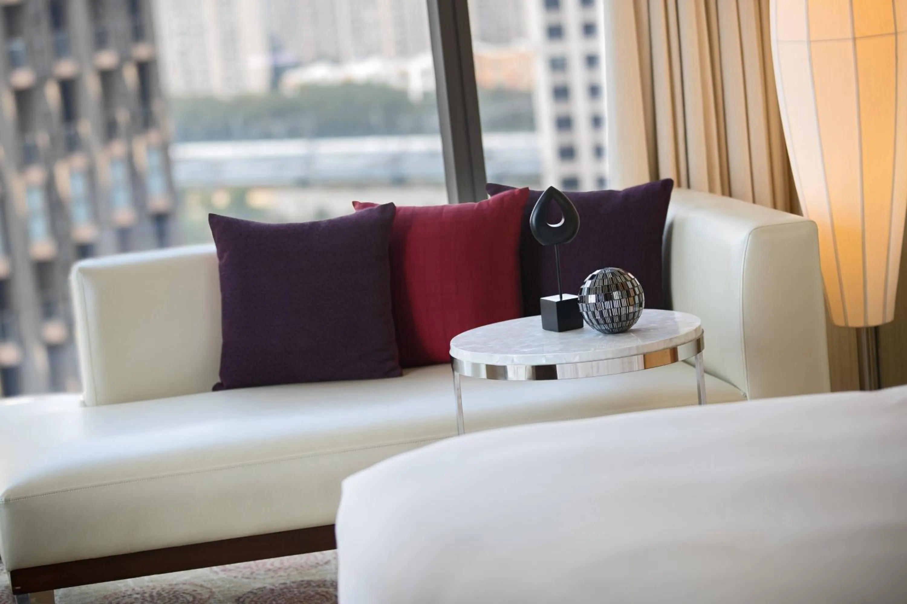 Photo of the whole room, Bed in Renaissance Shanghai Putuo Hotel