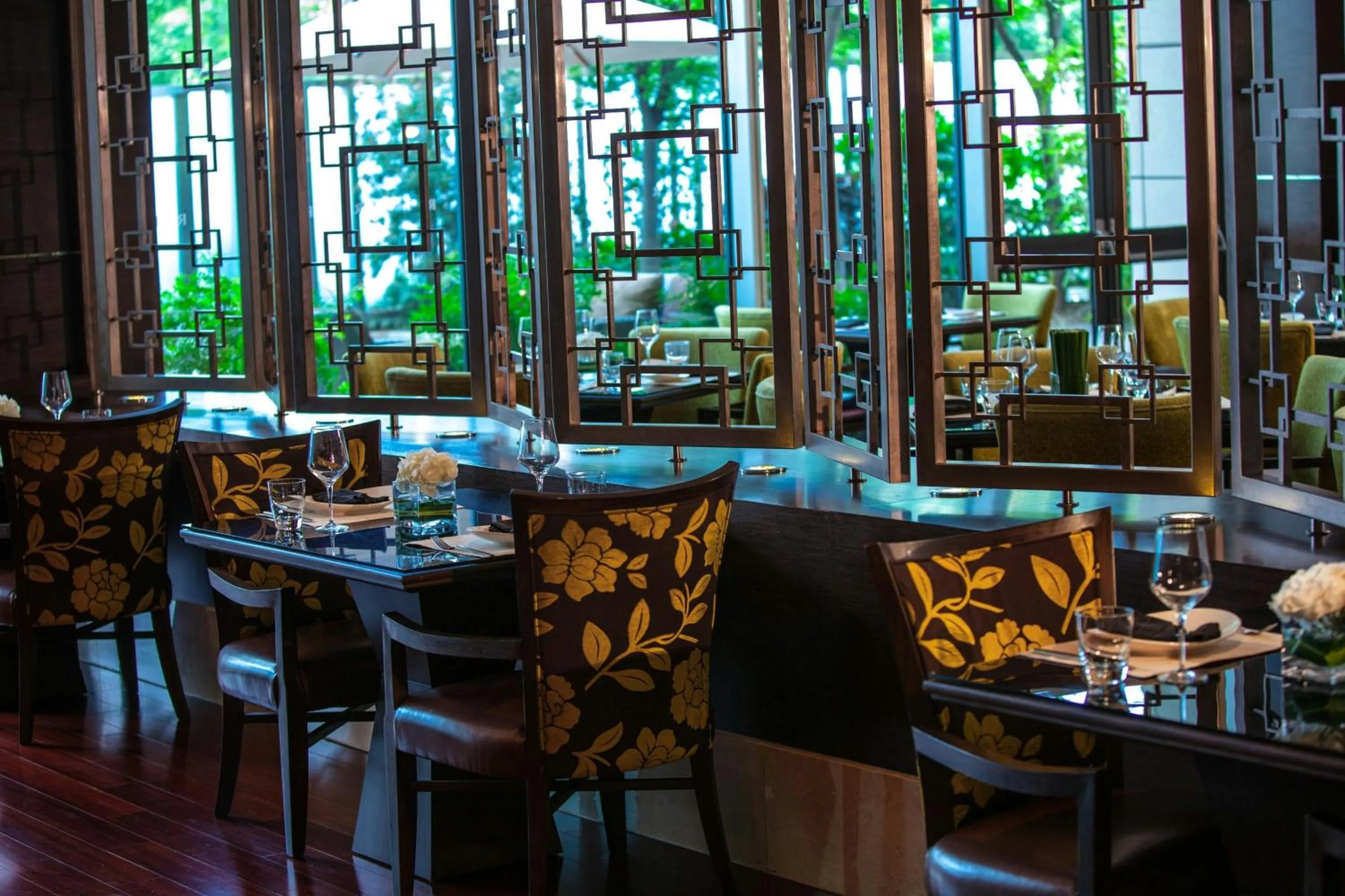 Restaurant/places to eat in Renaissance Shanghai Putuo Hotel