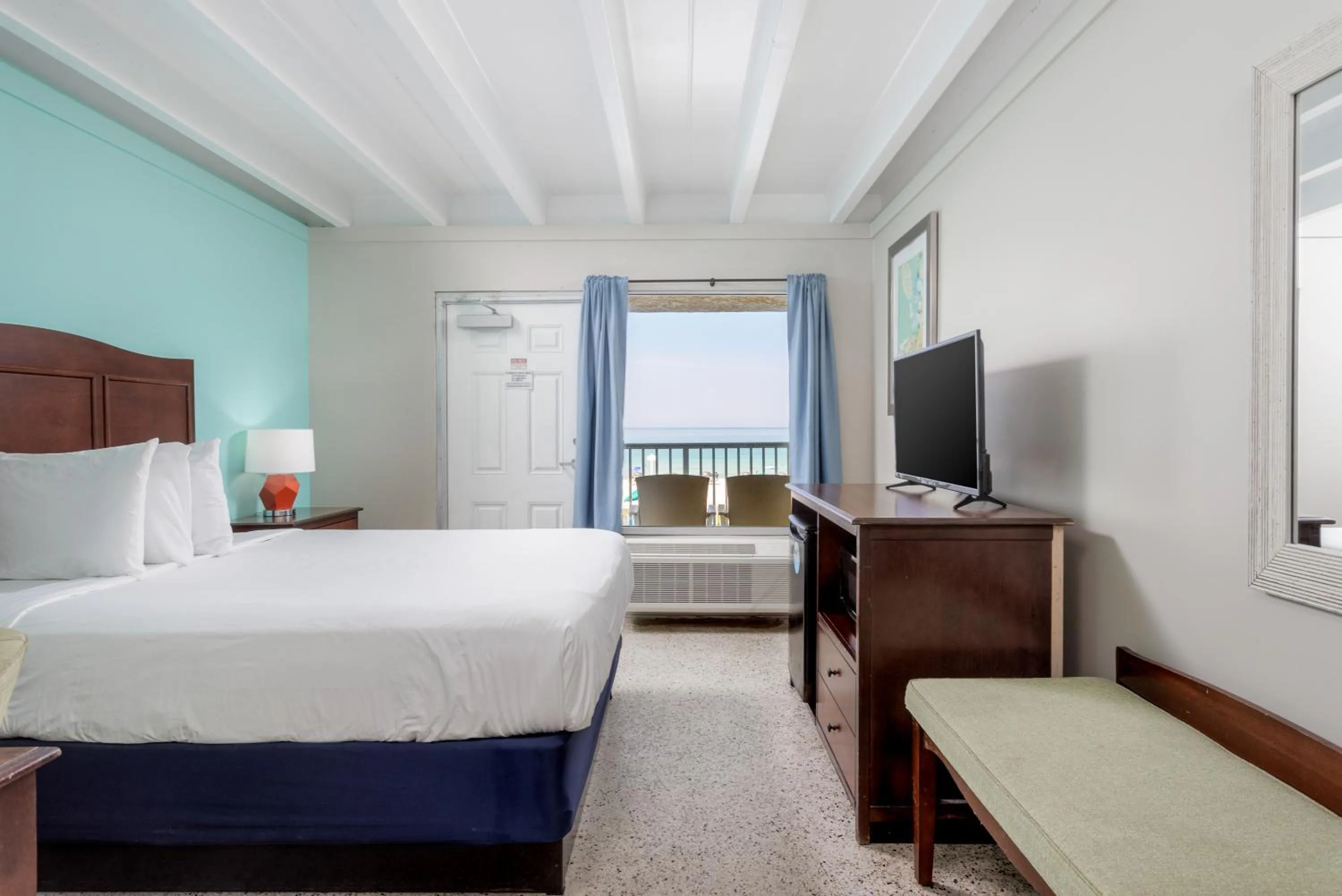 Bed in Bikini Beach Resort