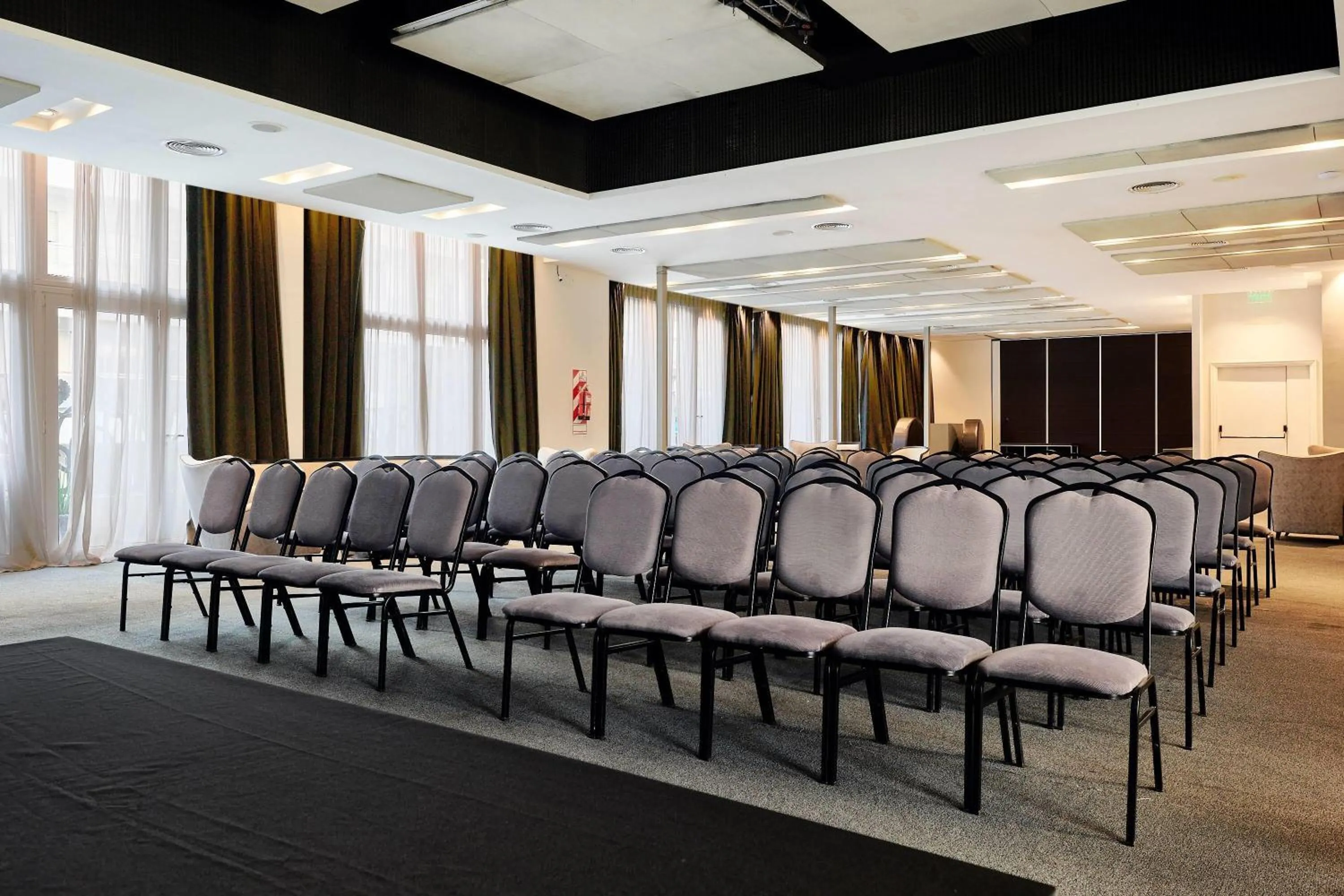 Meeting/conference room in Esplendor by Wyndham Savoy Rosario