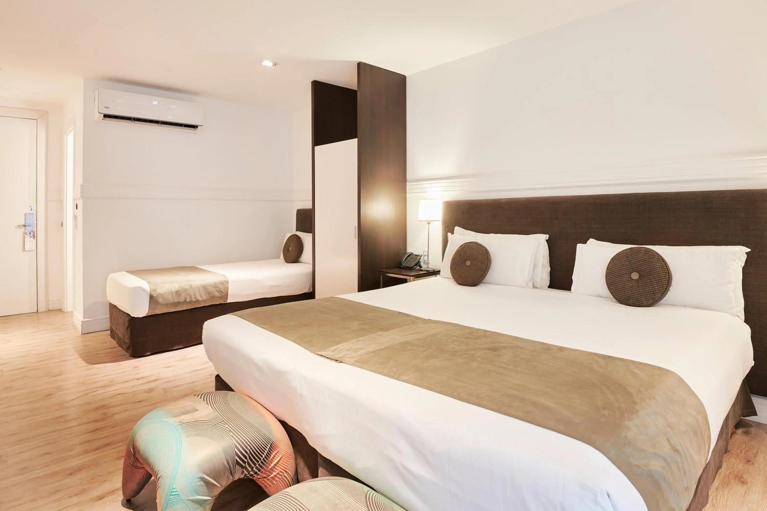 Photo of the whole room, Bed in Esplendor by Wyndham Savoy Rosario