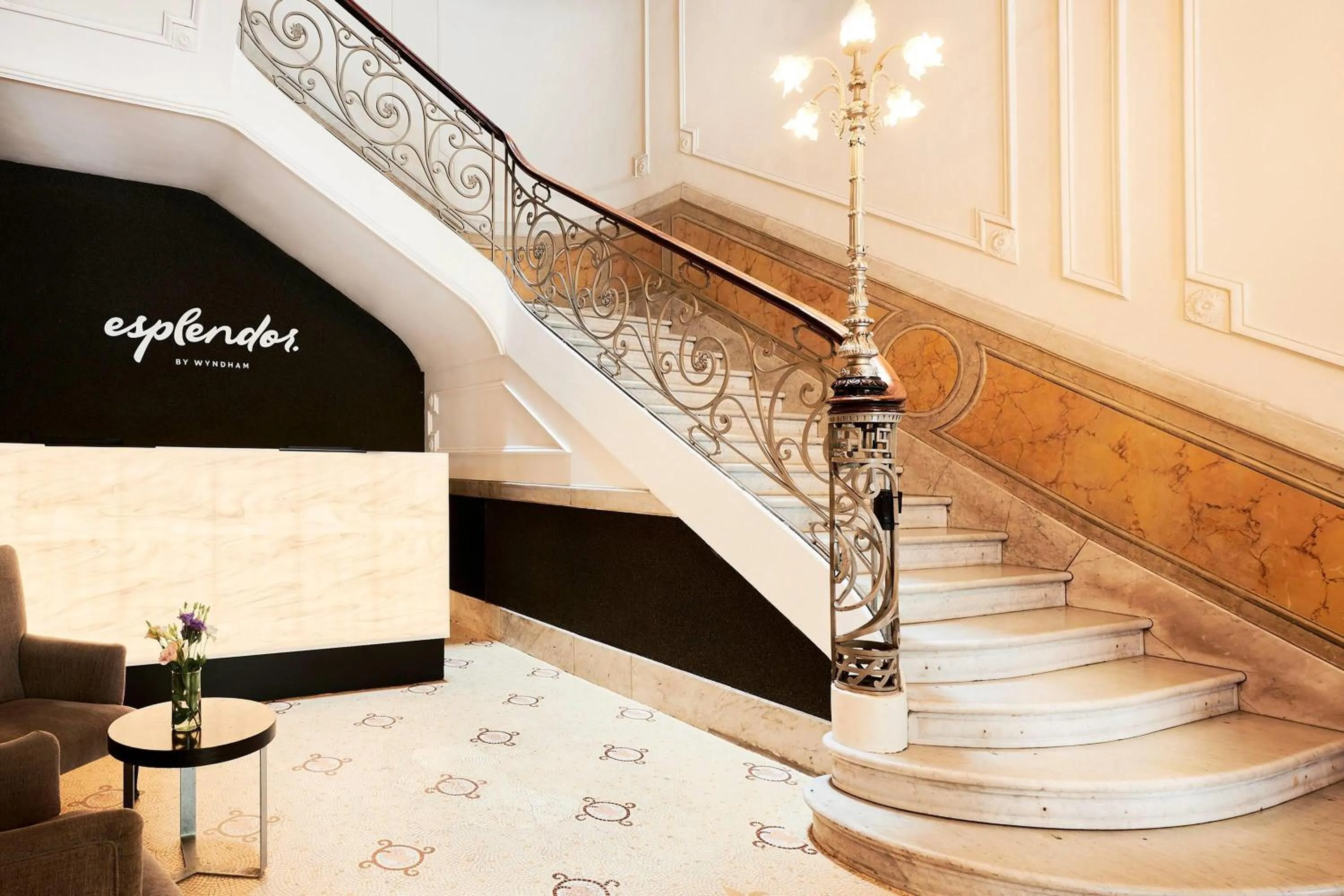 Lobby or reception in Esplendor by Wyndham Savoy Rosario