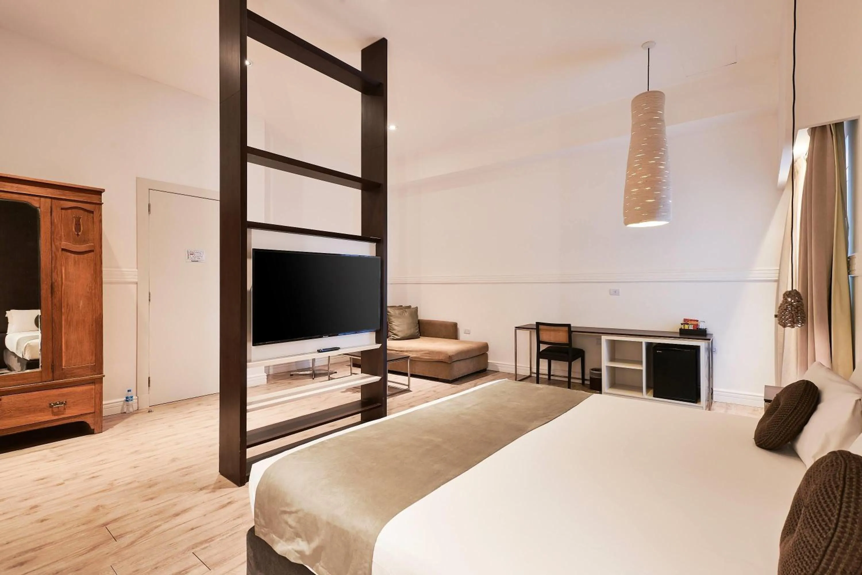 Photo of the whole room, Bed in Esplendor by Wyndham Savoy Rosario