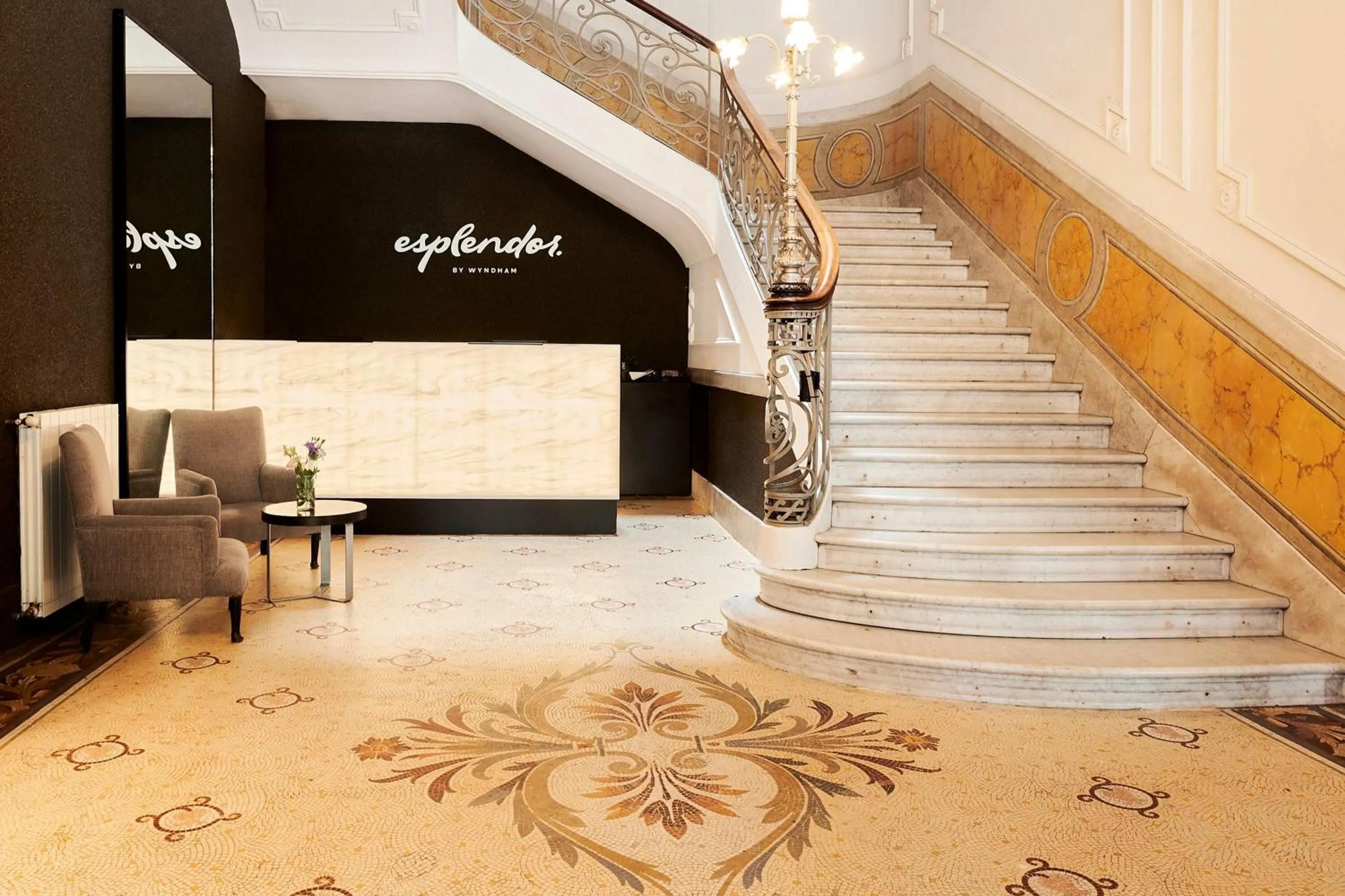 Lobby or reception in Esplendor by Wyndham Savoy Rosario