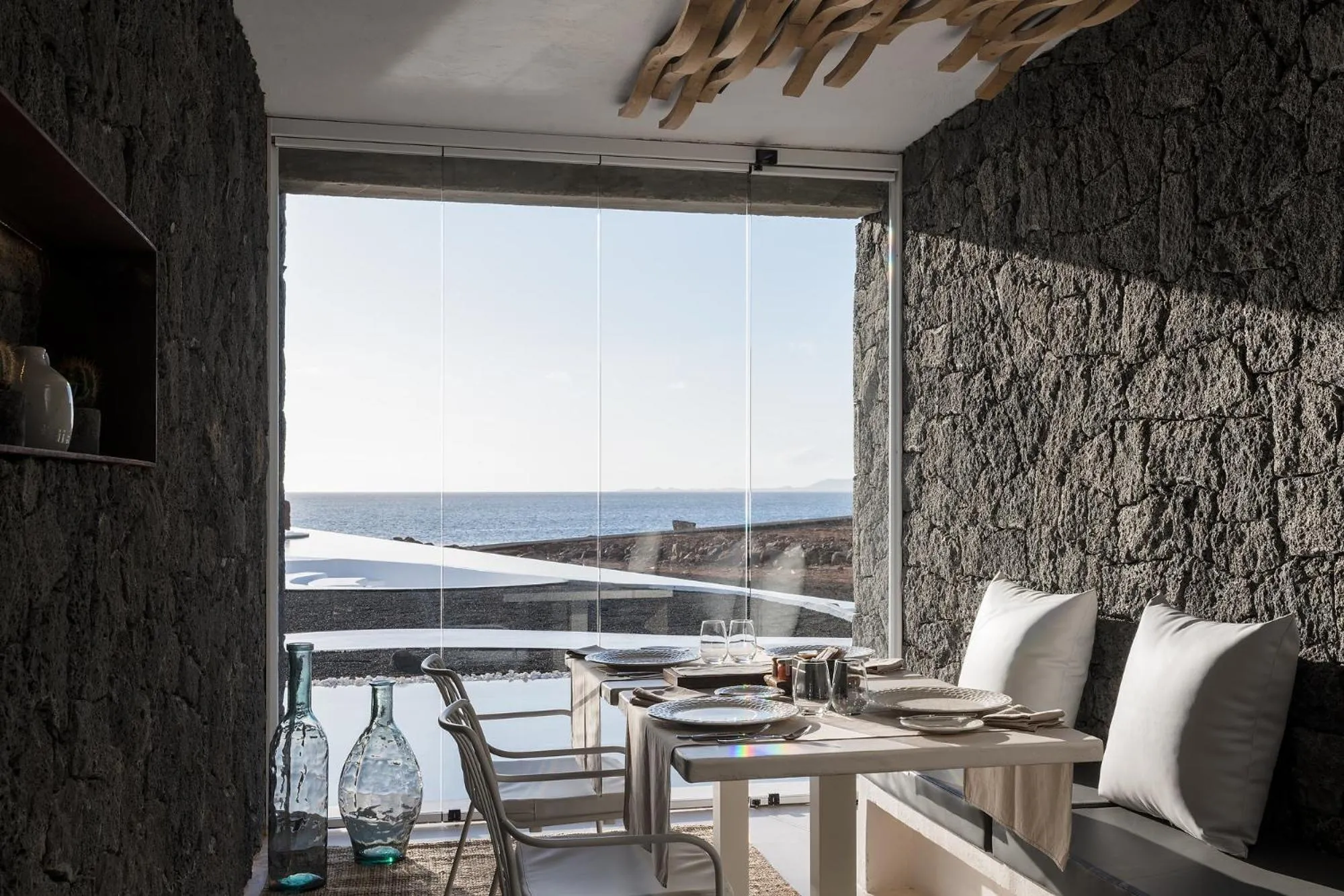 Restaurant/places to eat in Kamezí Boutique Hotel Villas