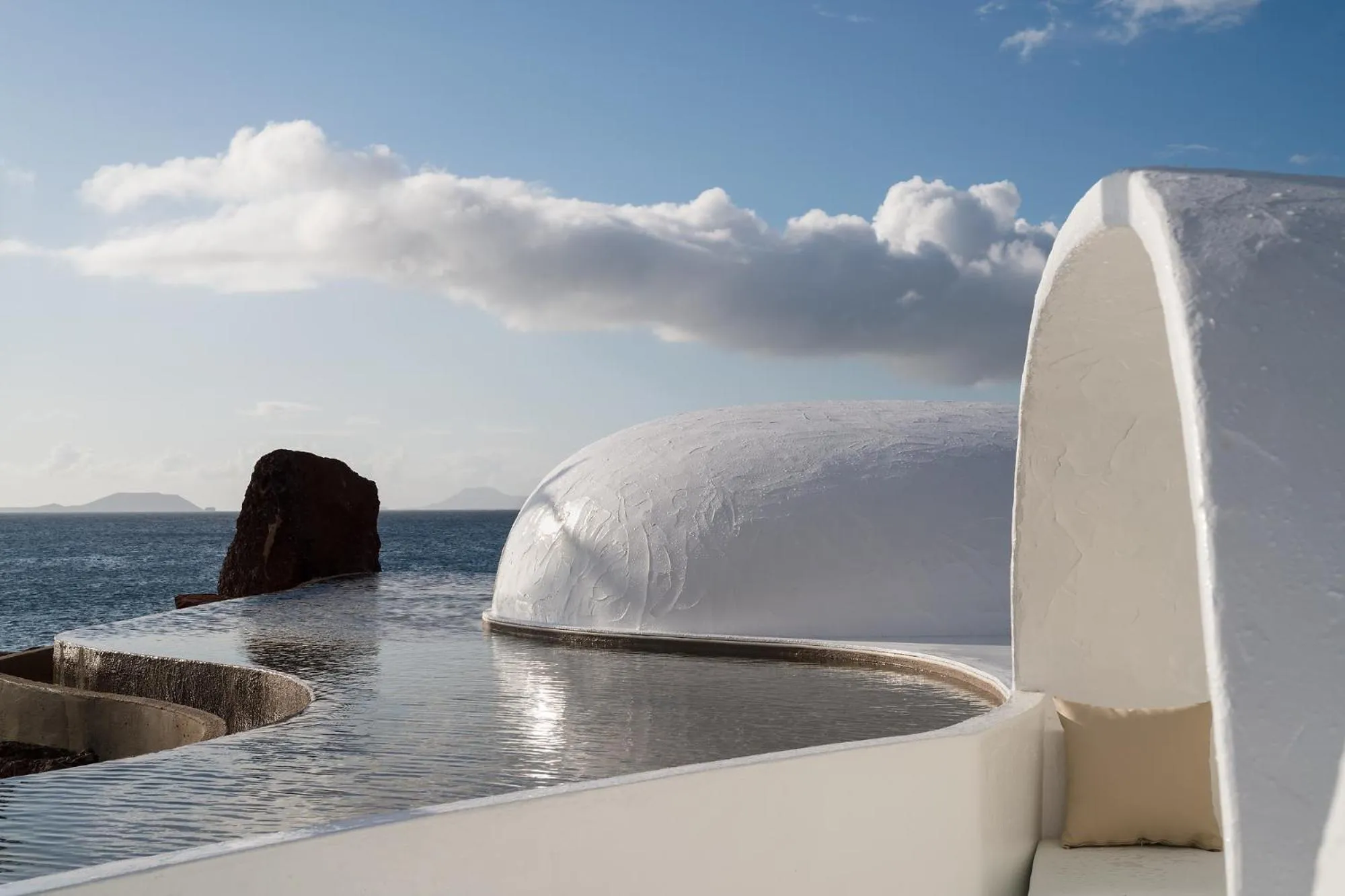 Lounge or bar in Kamezí Boutique Hotel Villas