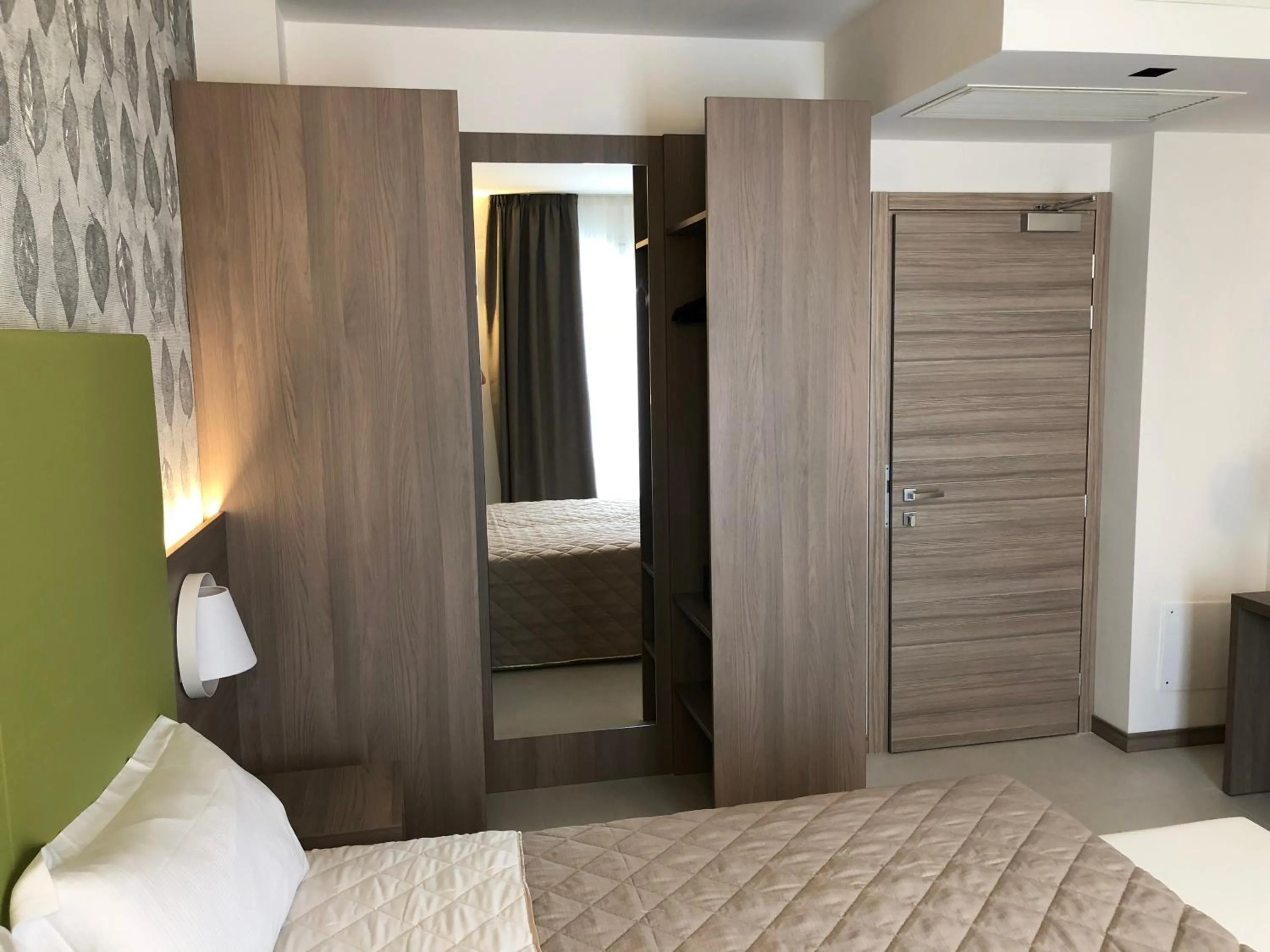 Bedroom, Bed in Hotel Iris Jesolo