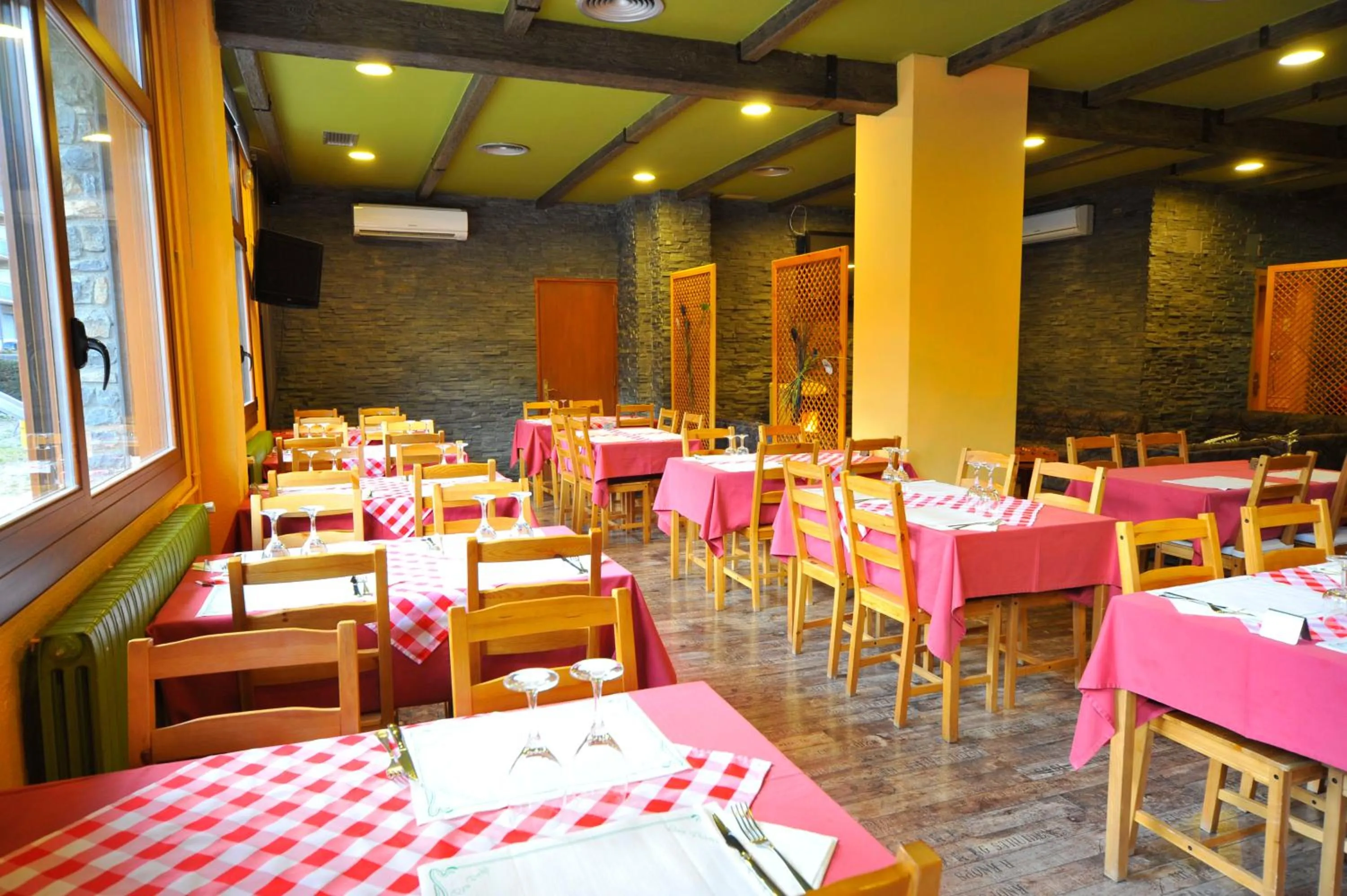 Restaurant/places to eat in Hotel Vall d´Aneu