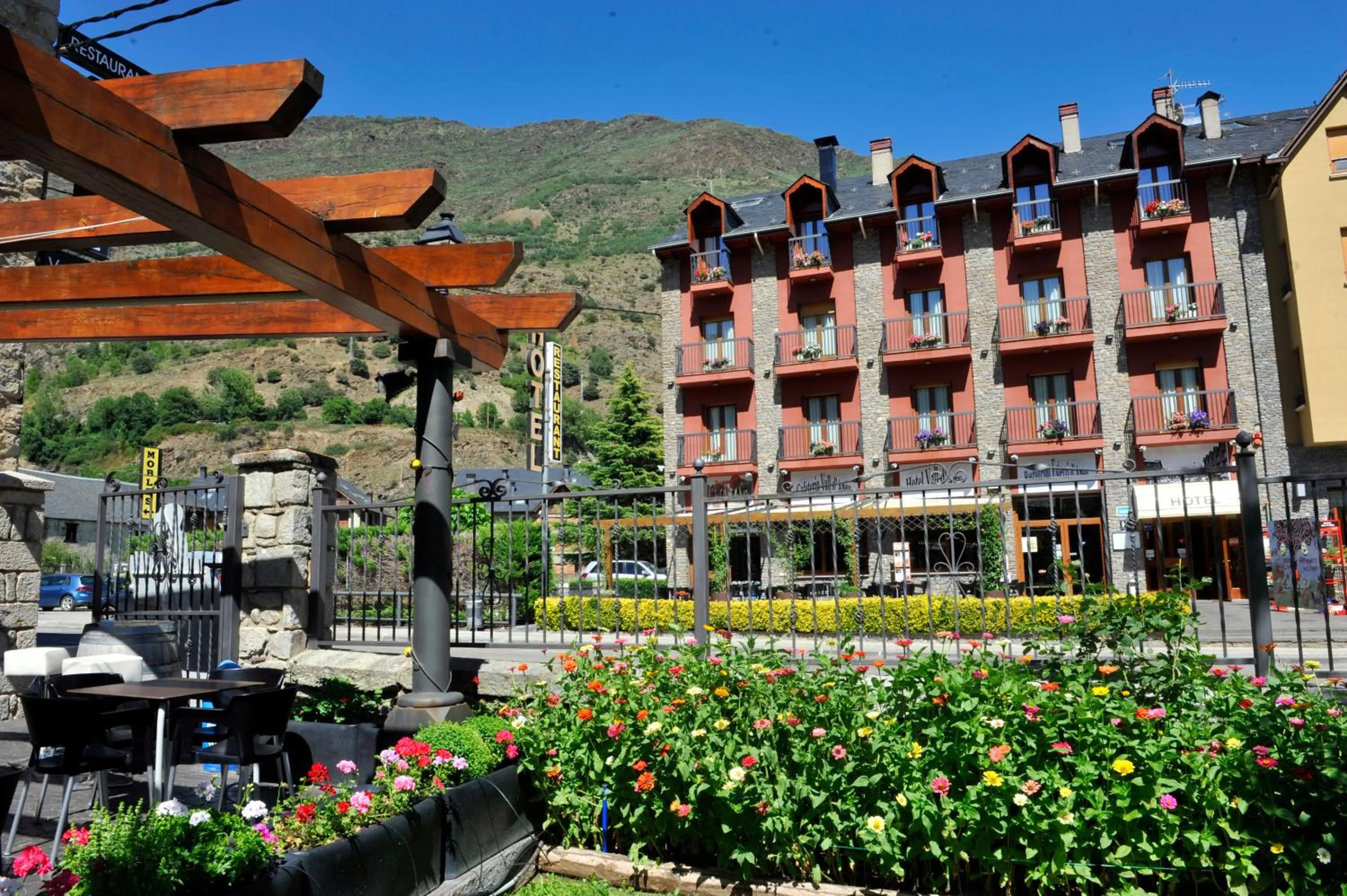 Property building in Hotel Vall d´Aneu