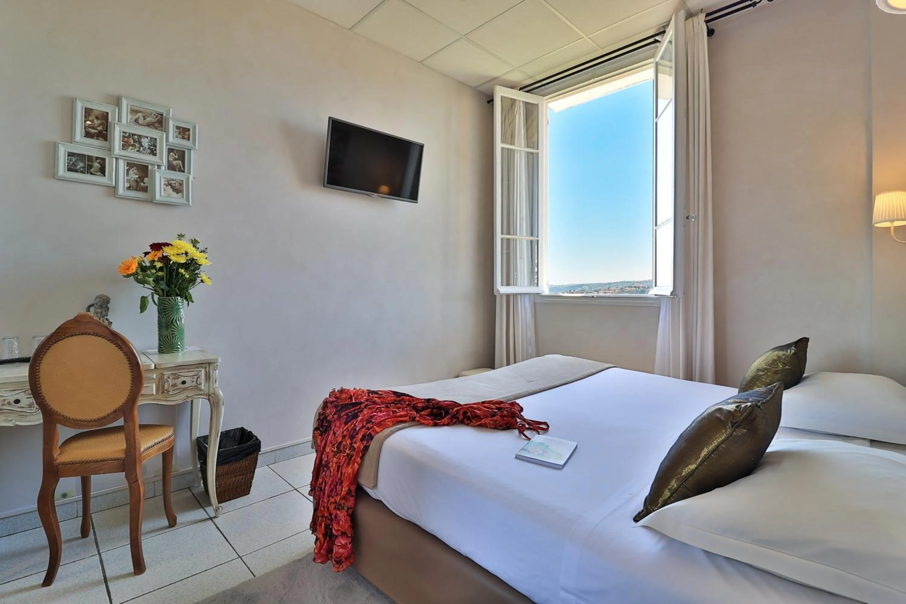 City view in Le Panoramic Boutique Hôtel