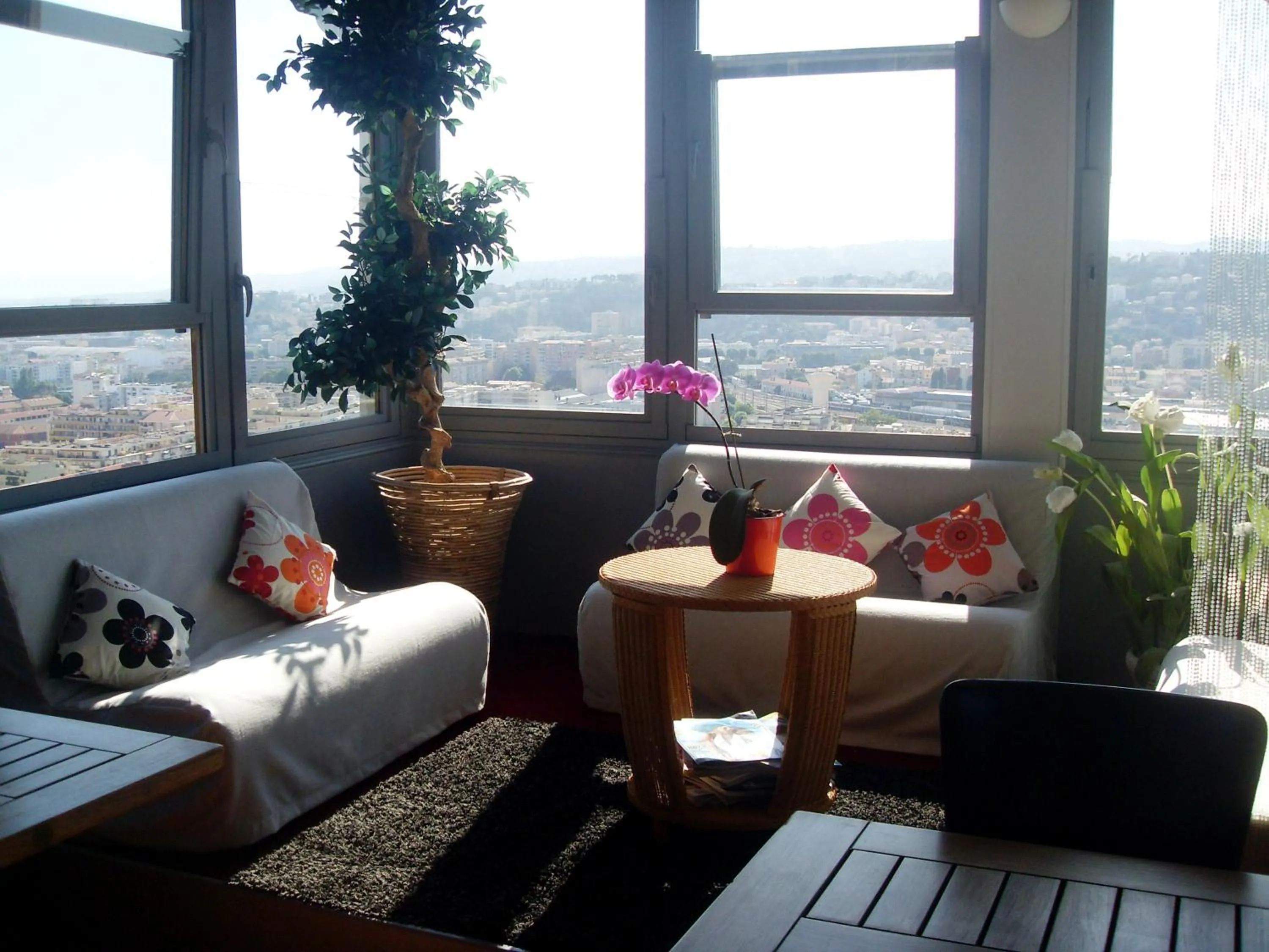 Lounge or bar in Le Panoramic Boutique Hôtel