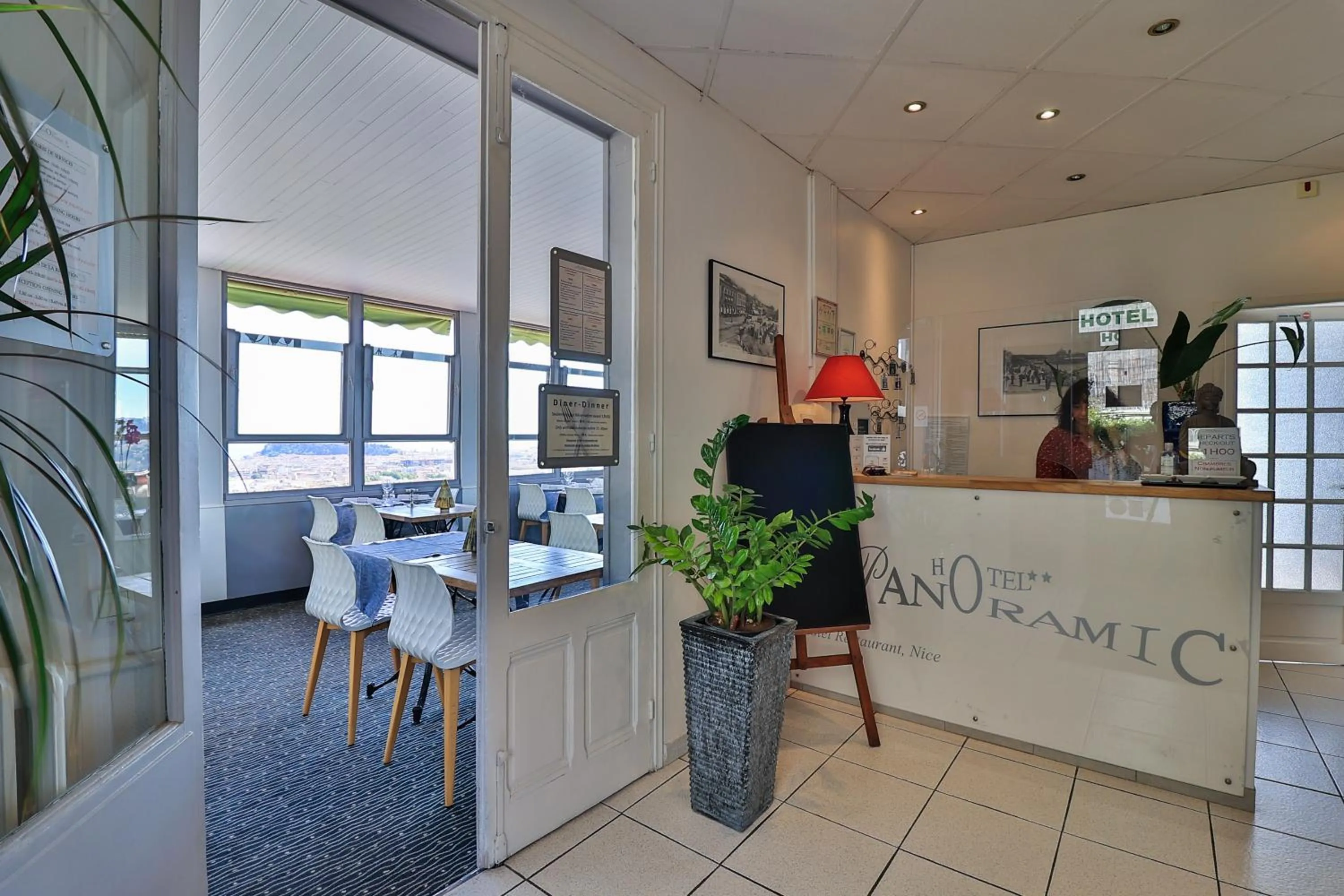 Restaurant/places to eat in Le Panoramic Boutique Hôtel