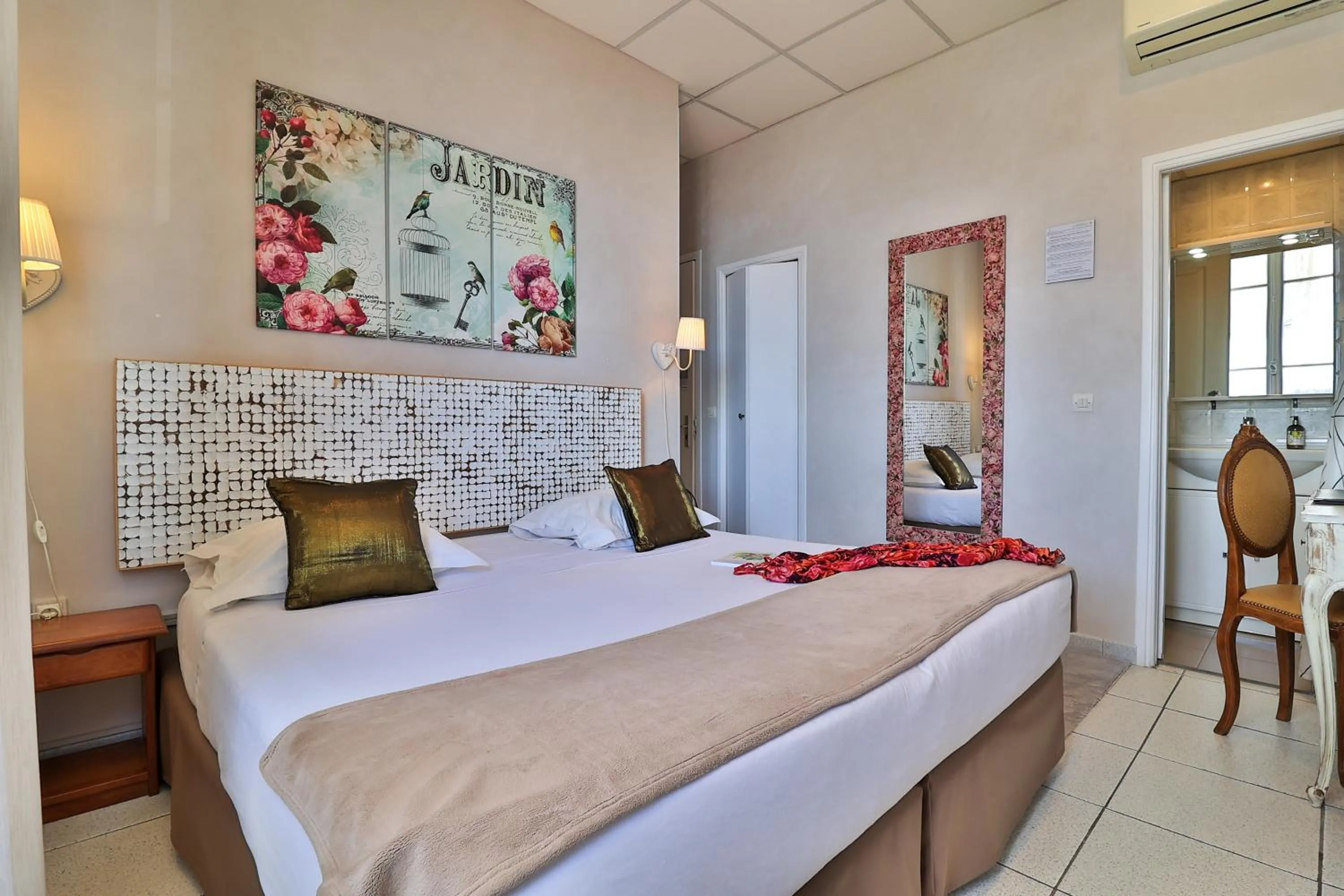 Property building in Le Panoramic Boutique Hôtel