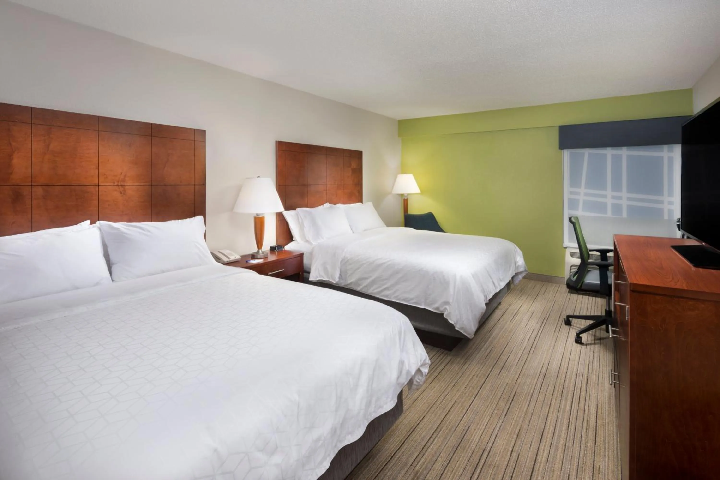 Photo of the whole room, Bed in Holiday Inn Express Middlesboro by IHG